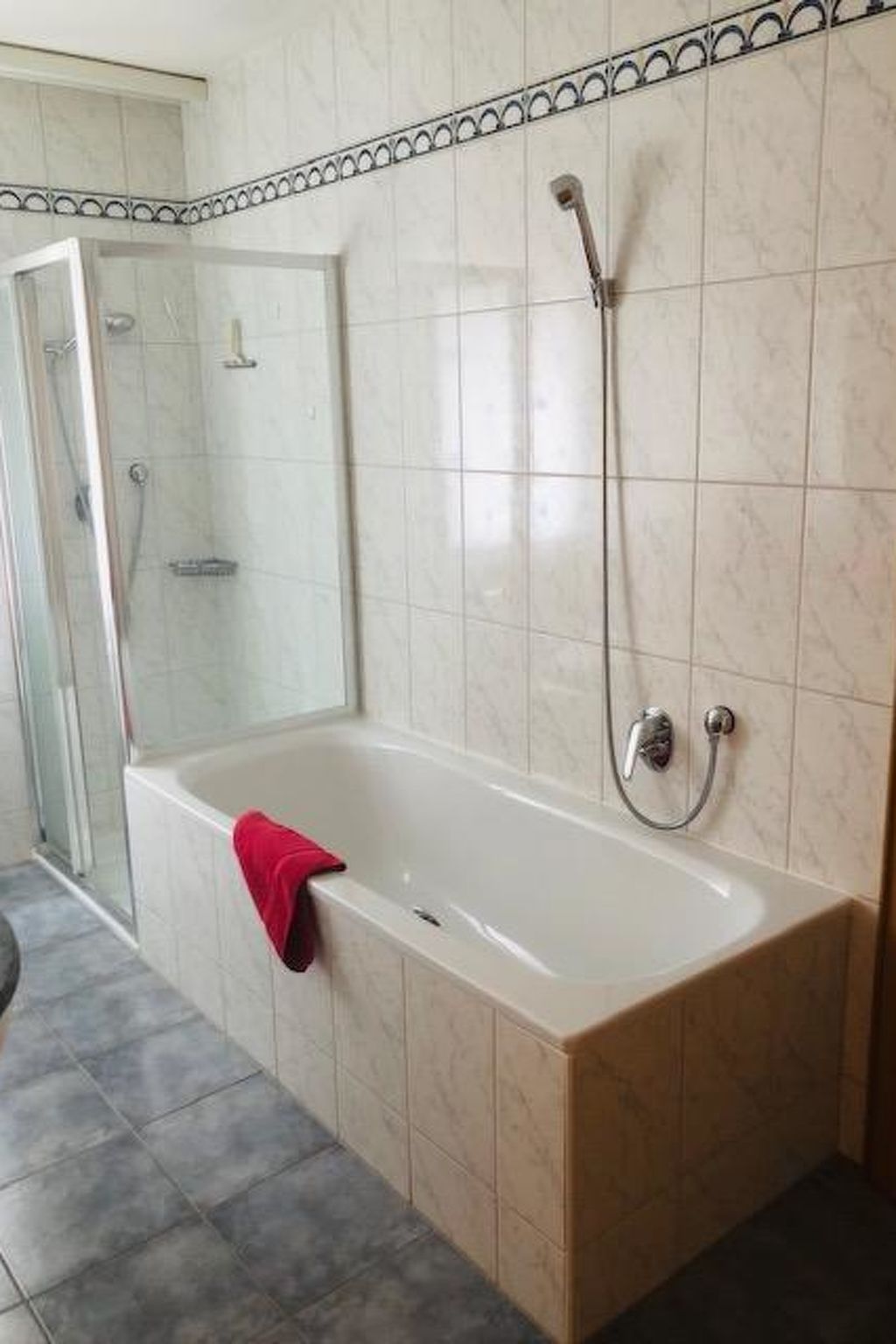 Edelweiss A 31 # 4-bed apartment, Dusche und Bad, WC - Drinnen