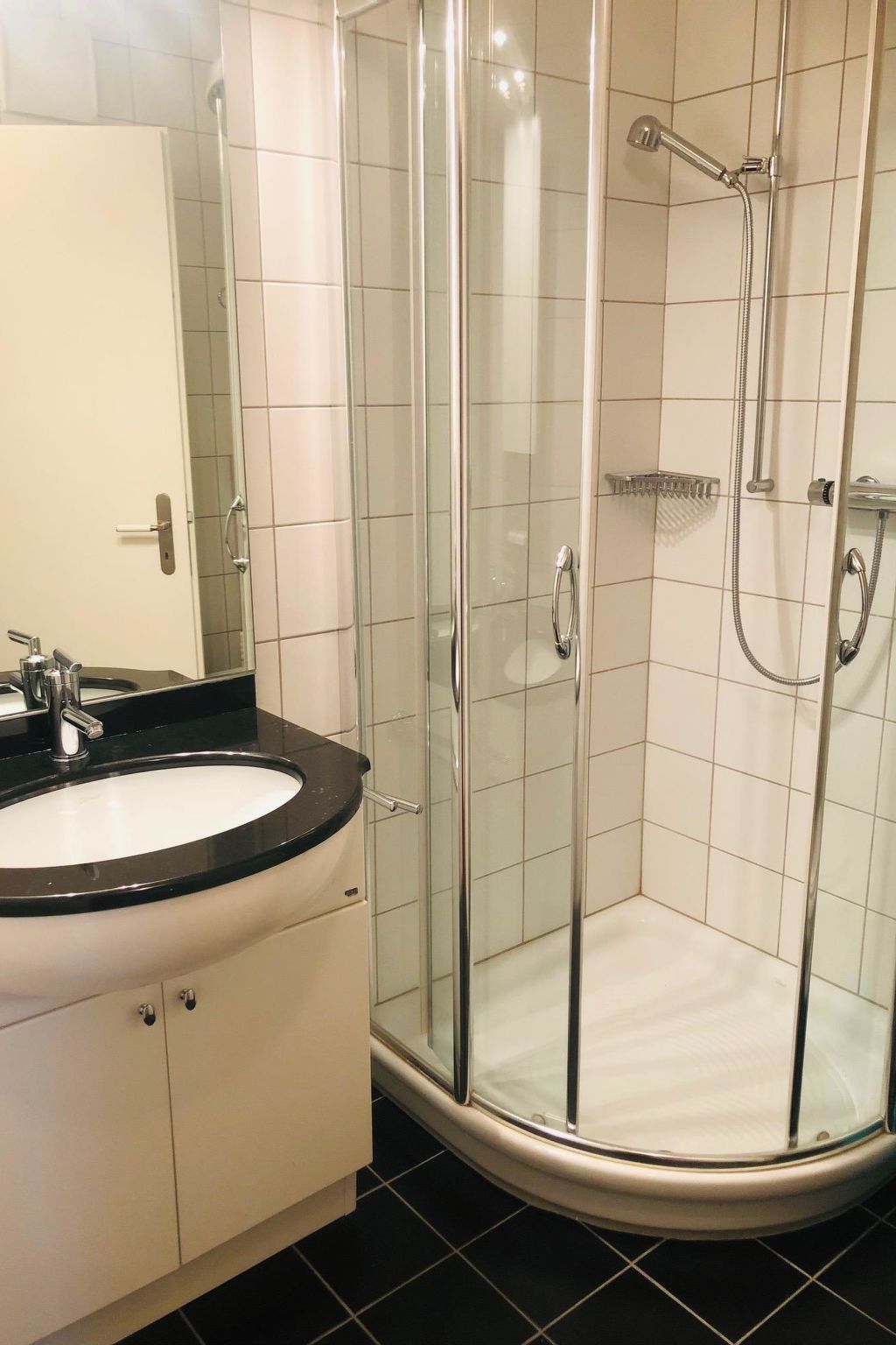 Edelweiss B 31 # 5-bed apartment, Dusche, WC 5-bed apartment, Dusche, WC - Binnen