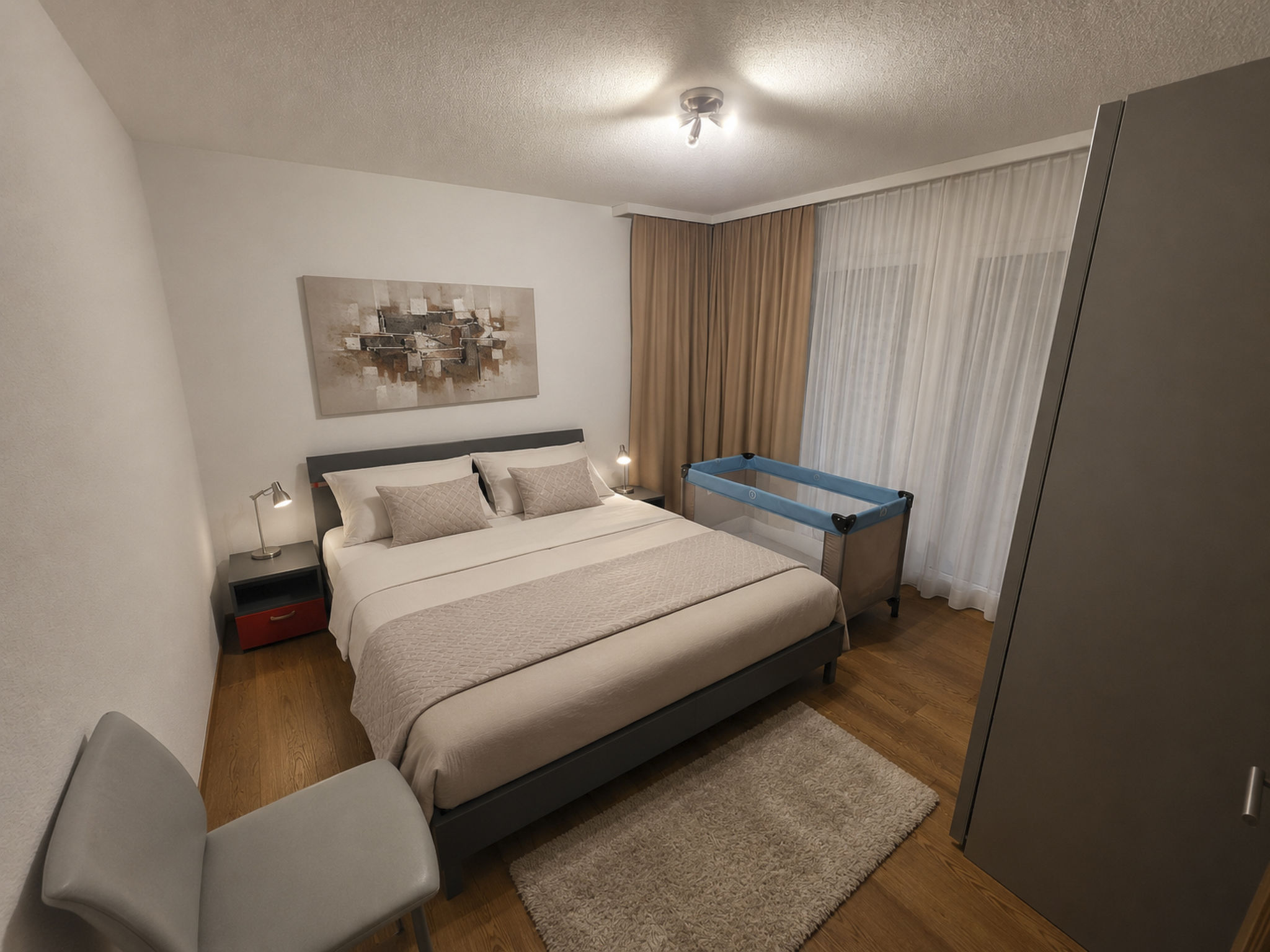 Ambassador B23 # 4-bed apartment, Dusche und Bad, WC - Binnen