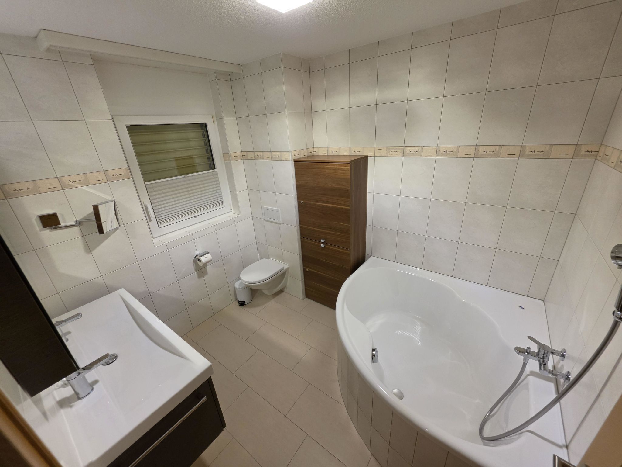 Ambassador B23 # 4-bed apartment, Dusche und Bad, WC - Binnen