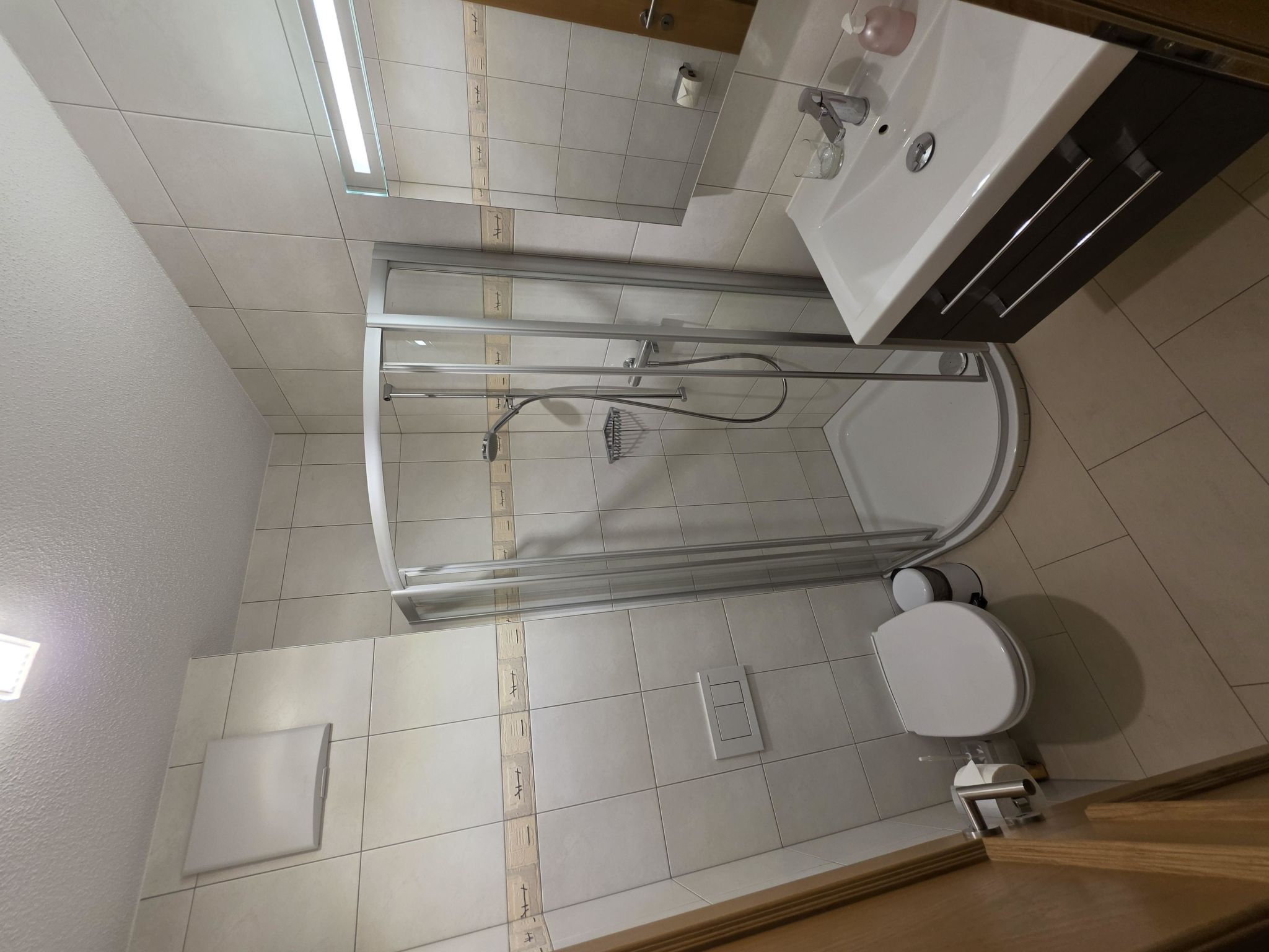 Ambassador B23 # 4-bed apartment, Dusche und Bad, WC - Binnen