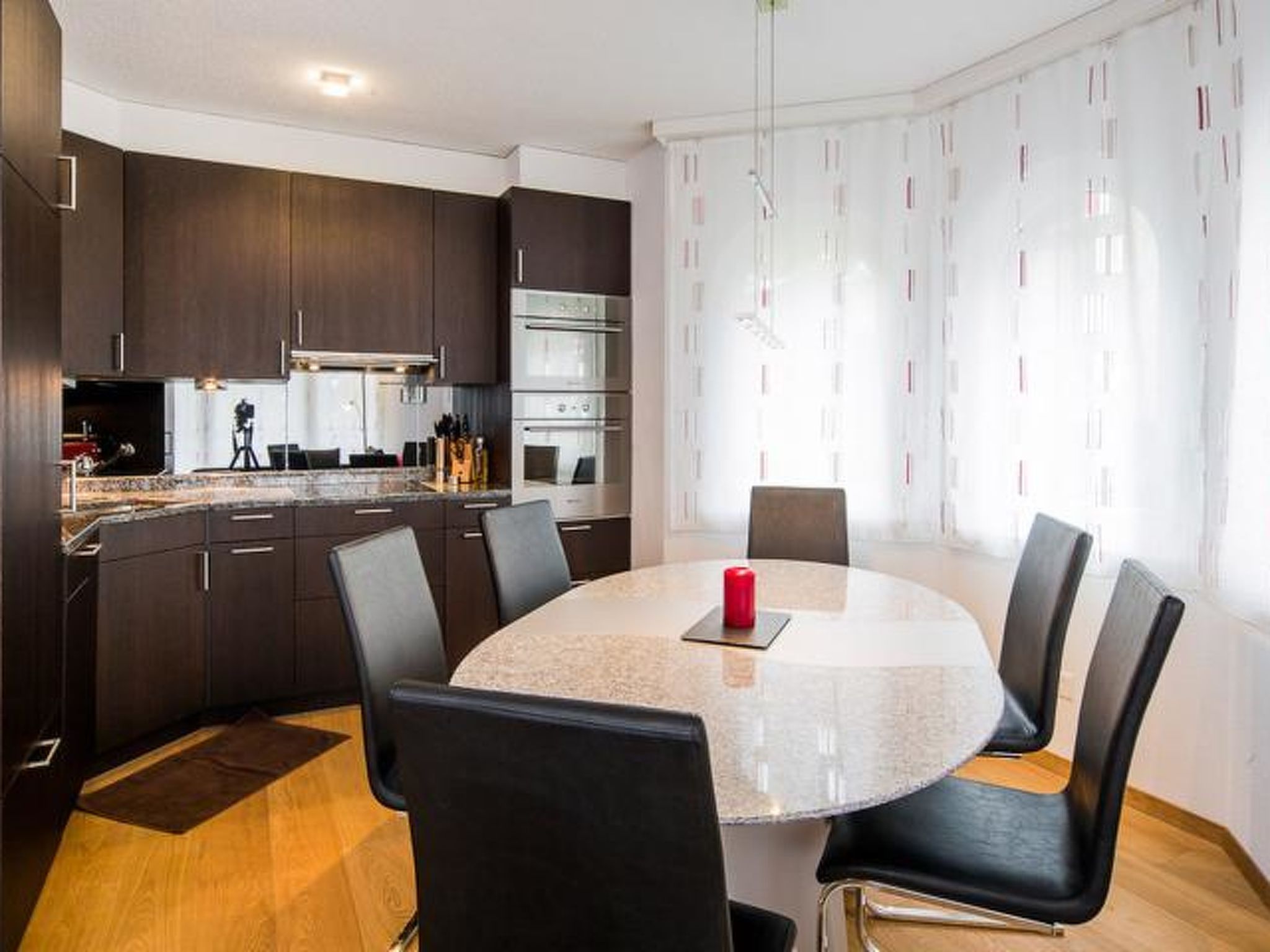 Ambassador B23 # 4-bed apartment, Dusche und Bad, WC - Drinnen