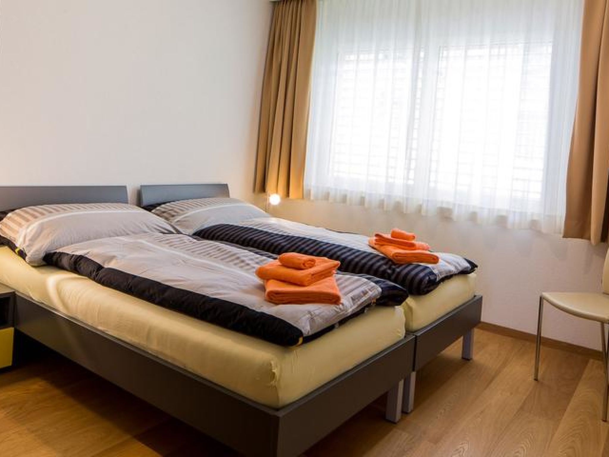 Ambassador B23 # 4-bed apartment, Dusche und Bad, WC - Drinnen
