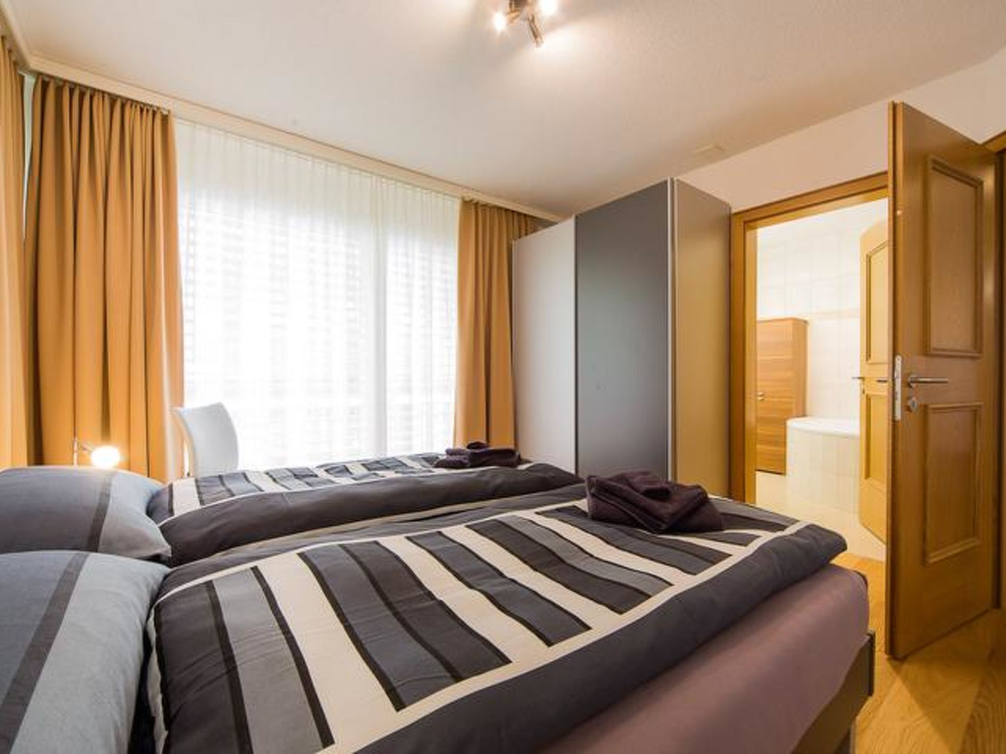 Ambassador B23 # 4-bed apartment, Dusche und Bad, WC - Drinnen