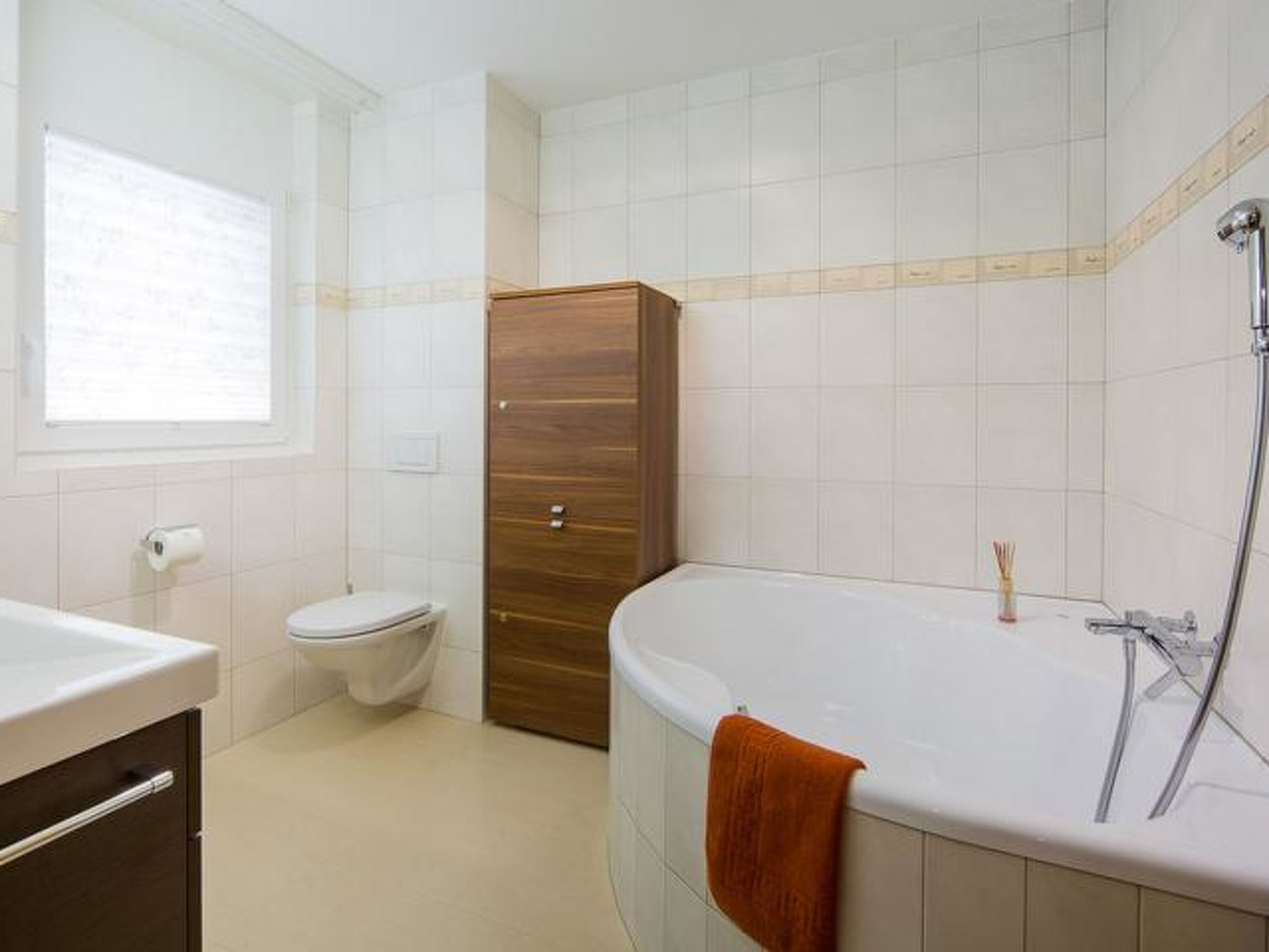 Ambassador B23 # 4-bed apartment, Dusche und Bad, WC - Drinnen
