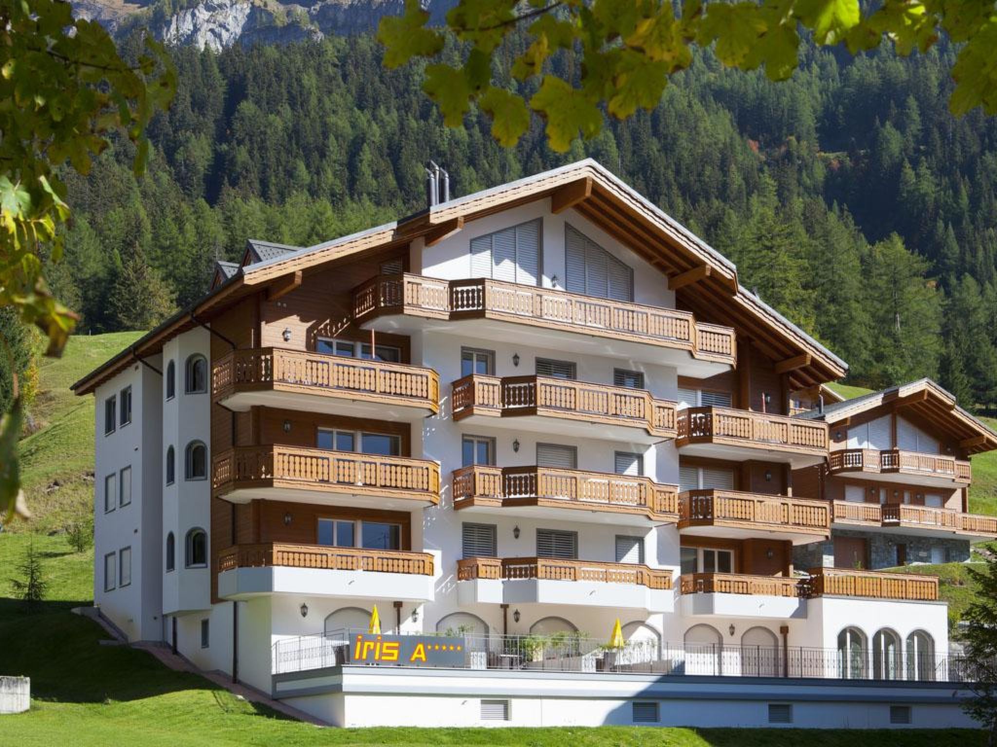Residenz Iris Leukerbad # 7-bed apartment, Dusche und Bad, WC