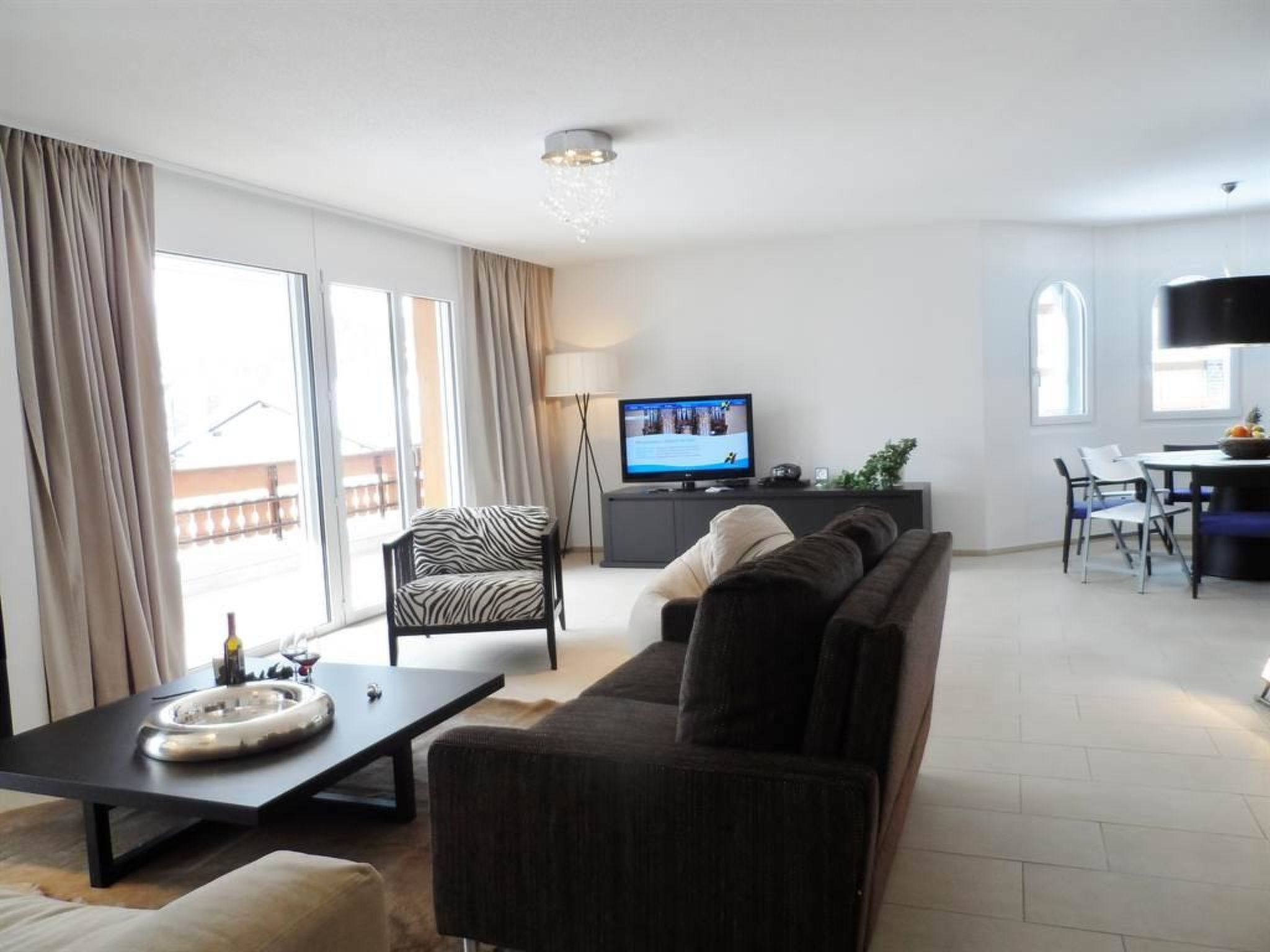 Residenz Iris Leukerbad # 7-bed apartment, Dusche und Bad, WC