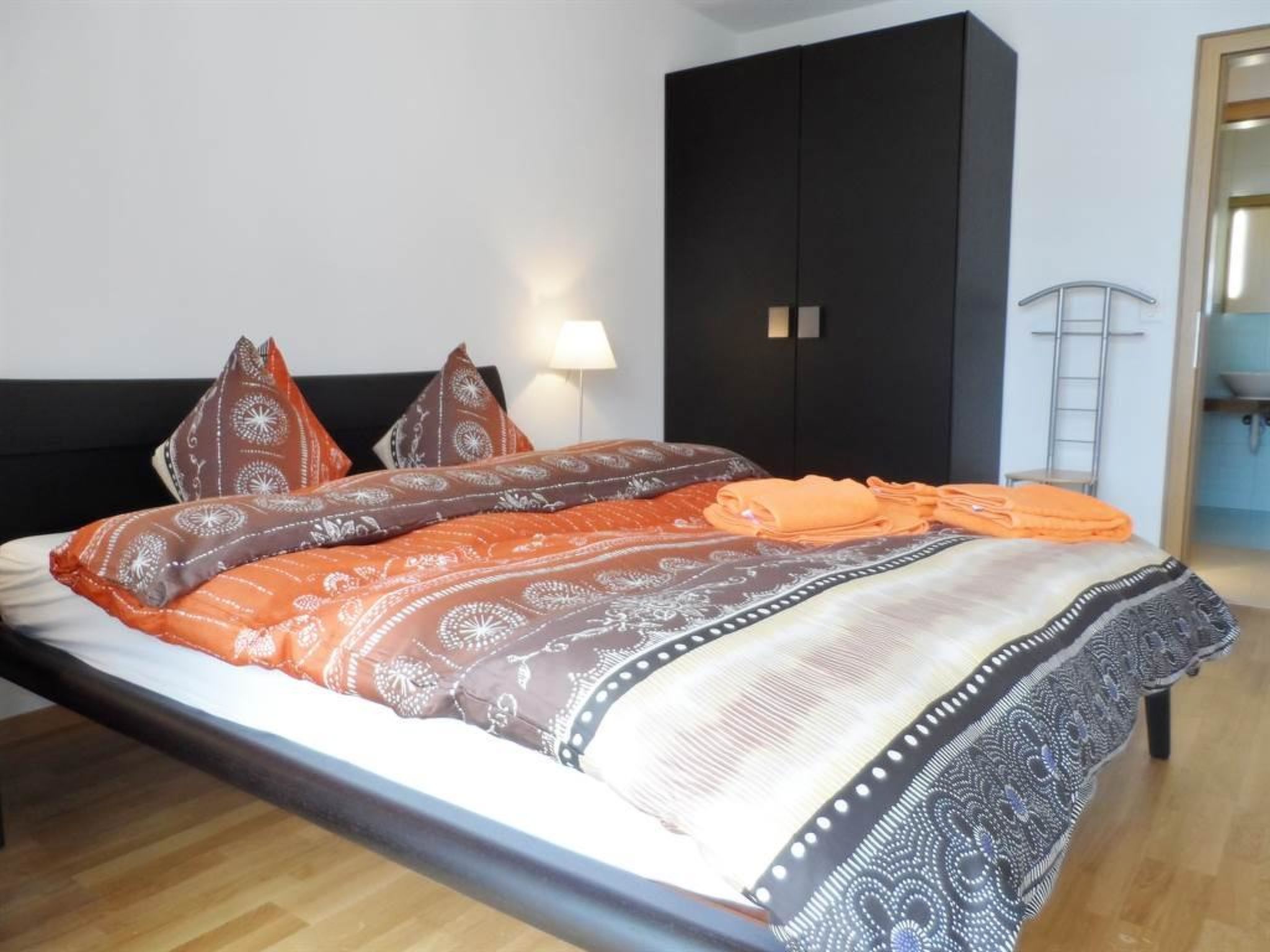 Photo of Residenz Iris Leukerbad # 7-bed apartment, Dusche und Bad, WC