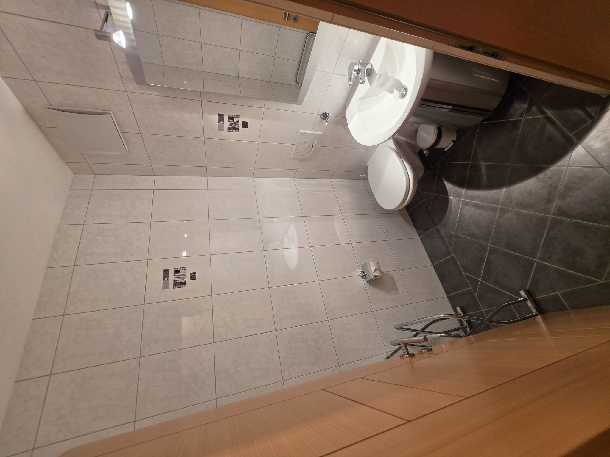 Ambassador A11 # 4-bed apartment, Dusche und Bad, WC - Dedans