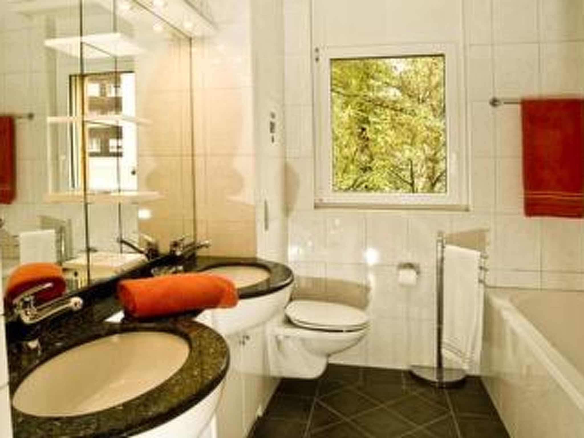 Photo of Ambassador A11 # 4-bed apartment, Dusche und Bad, WC