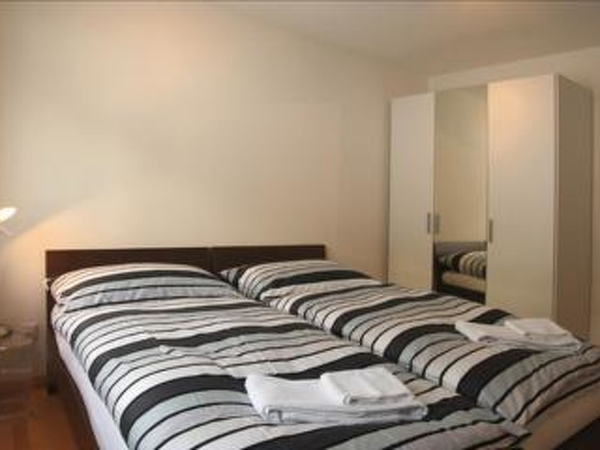 Photo of Ambassador A11 # 4-bed apartment, Dusche und Bad, WC