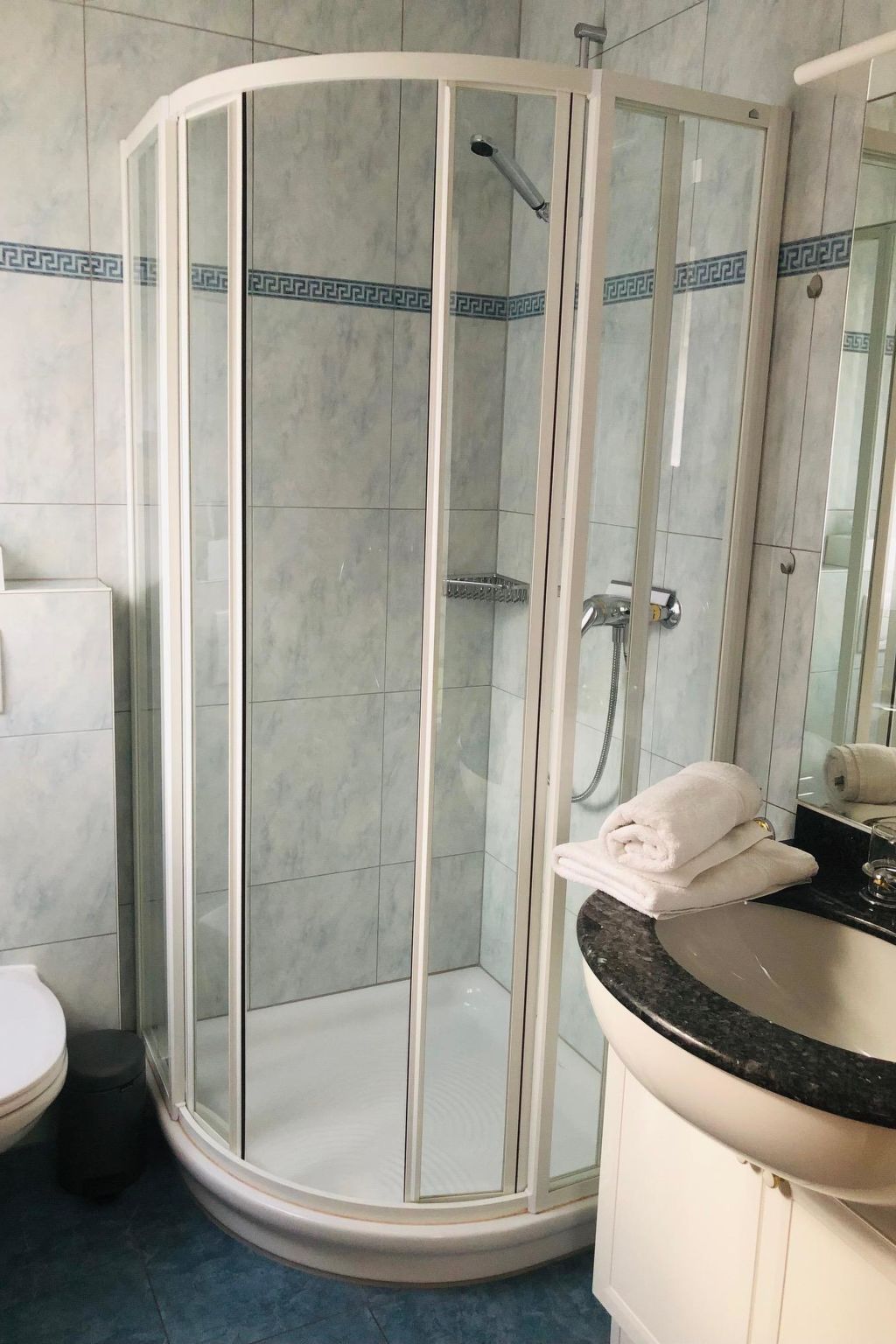 Edelweiss B 23 # 4-bed apartment, Dusche, WC 4-bed apartment, Dusche, WC - Binnen
