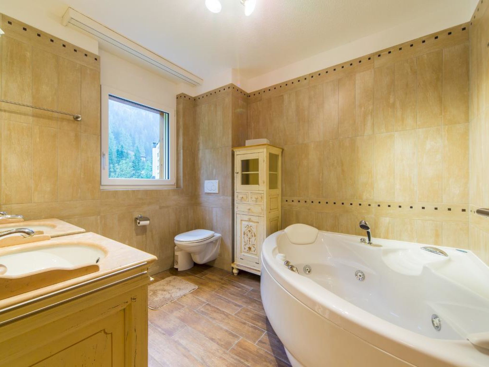 Photo of Ambassador B13 # 4-bed apartment, Dusche und Bad, WC