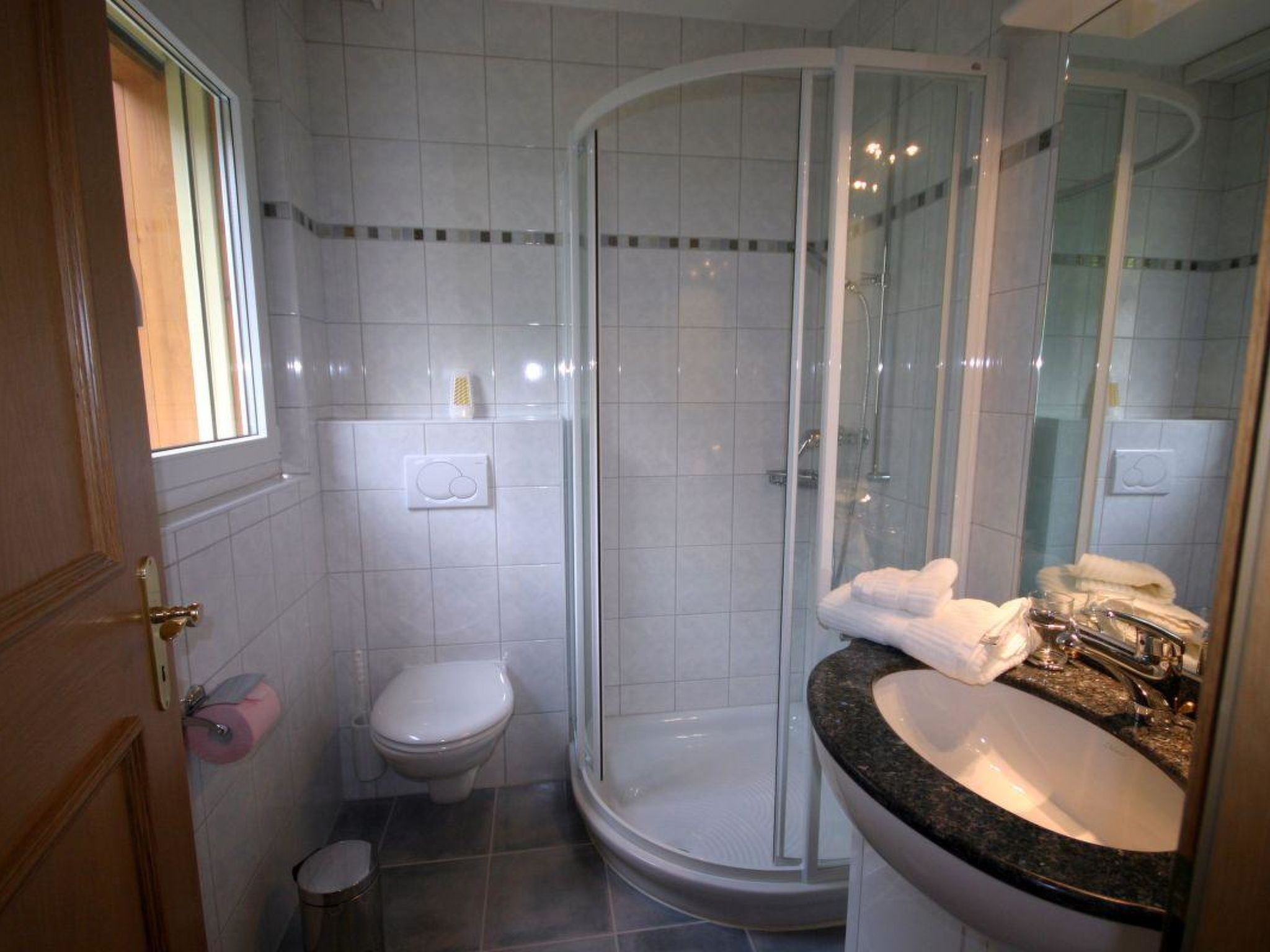 Edelweiss E 13 # 4-bed apartment, Dusche, WC 4-bed apartment, Dusche, WC - Image-tags.info