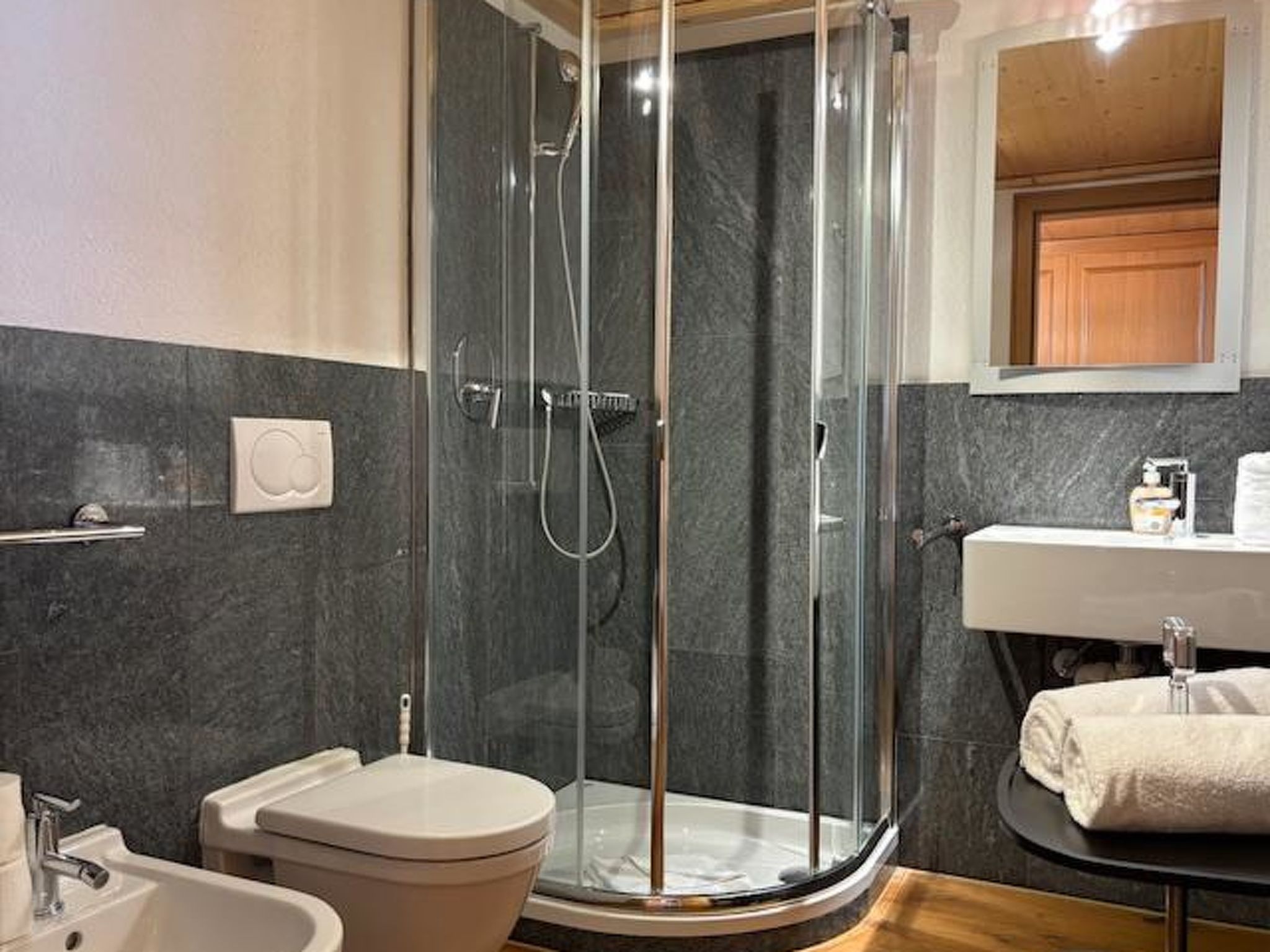 Edelweiss B 41 # 4-bed apartment, Dusche und Bad, WC - Binnen