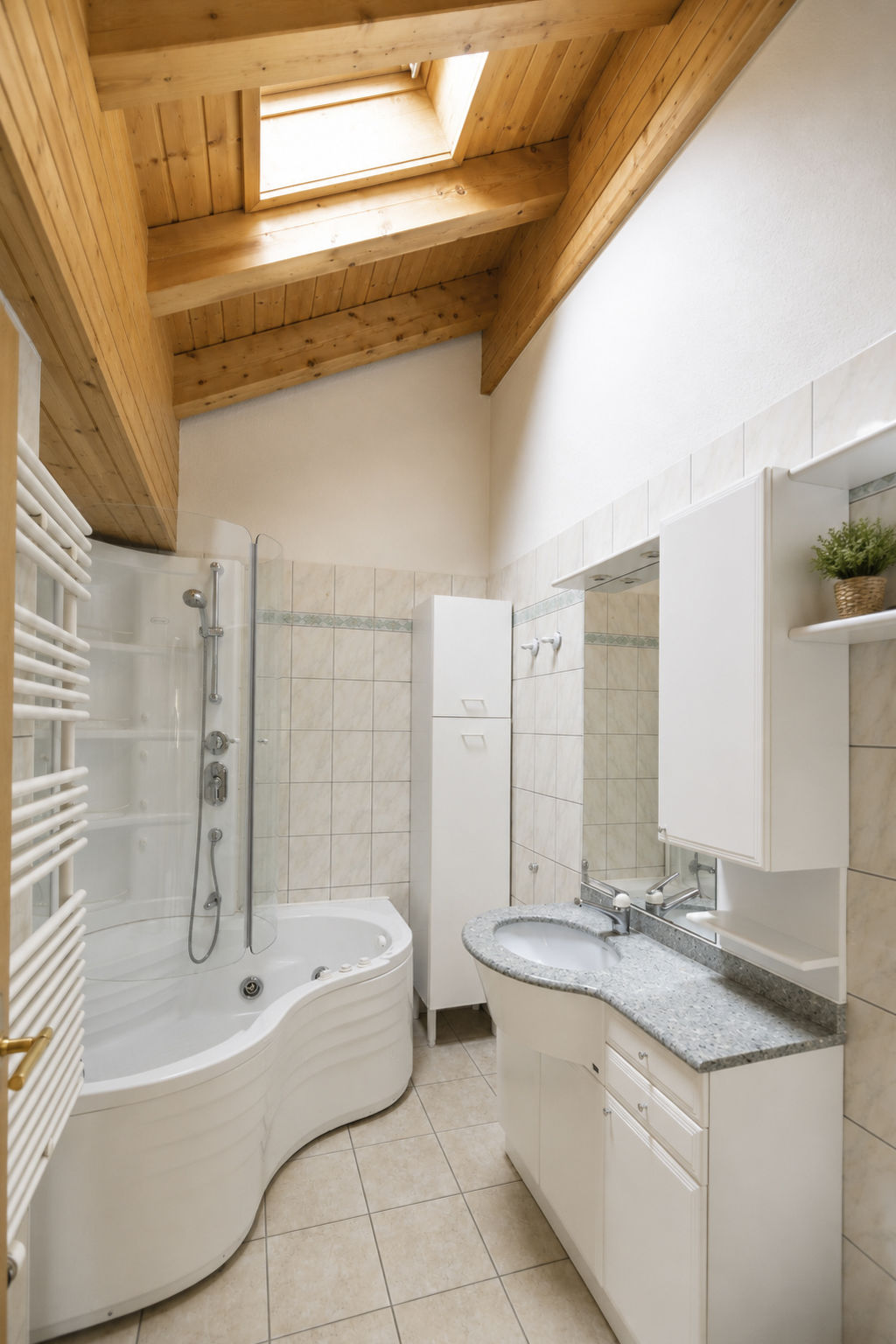 Photo of Residenz Château # 3-bed apartment, Bad, WC