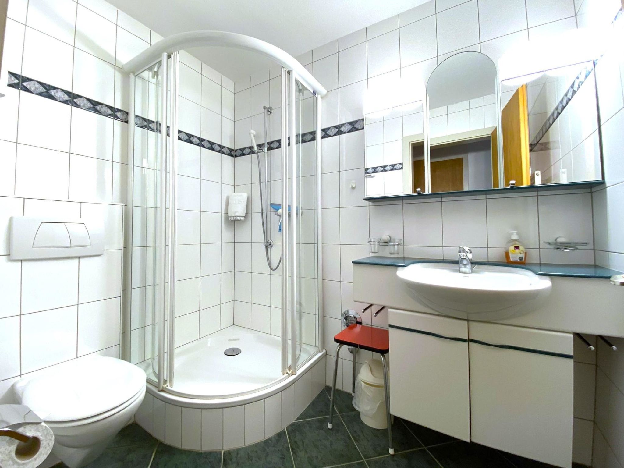 Salute 108 # 4-bed apartment, Dusche, WC 4-Bettwohnung, Dusche, WC - Image-tags.info