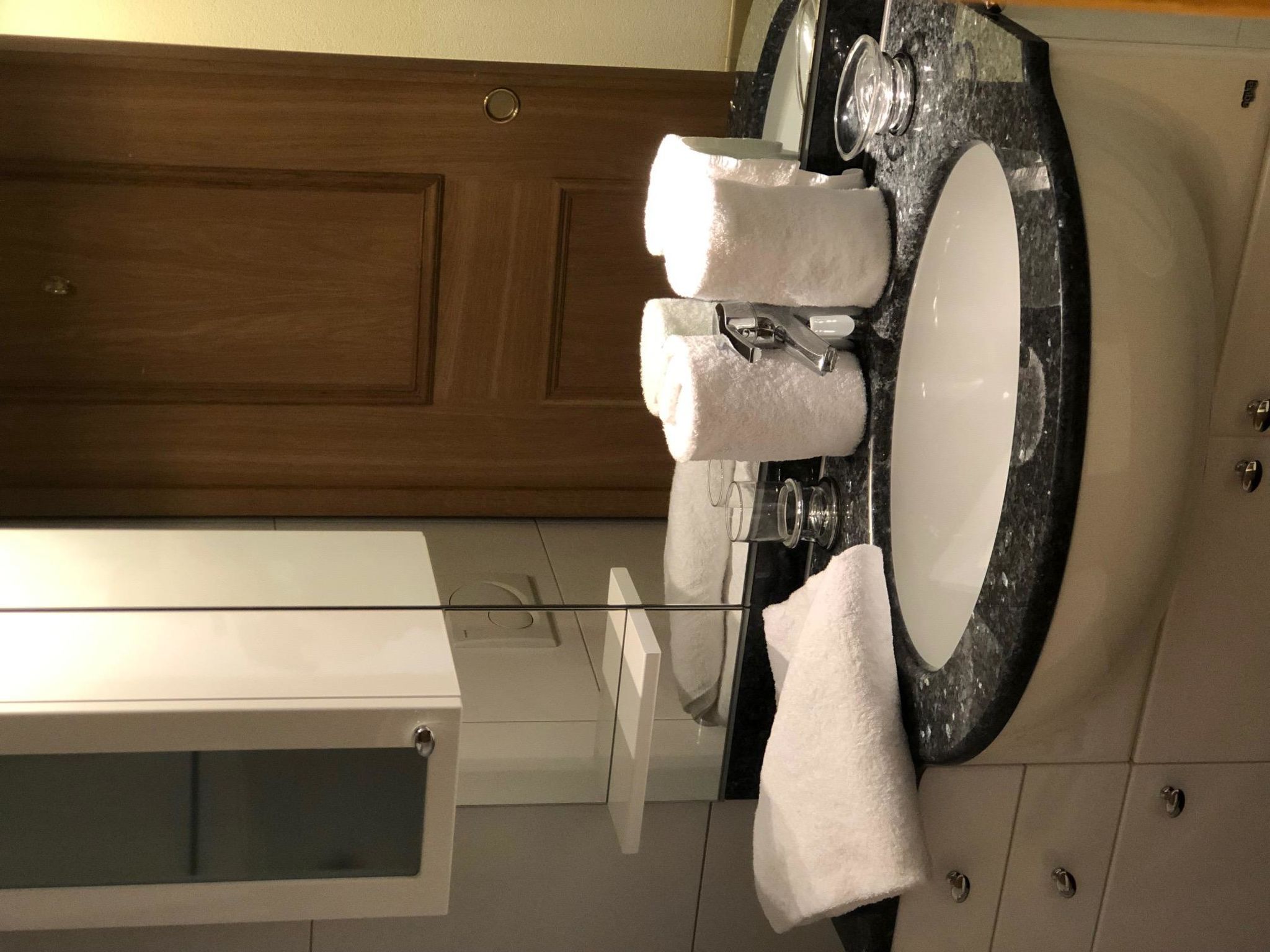 Edelweiss C 11 # 4-bed apartment, Dusche und Bad, WC - Image-tags.info
