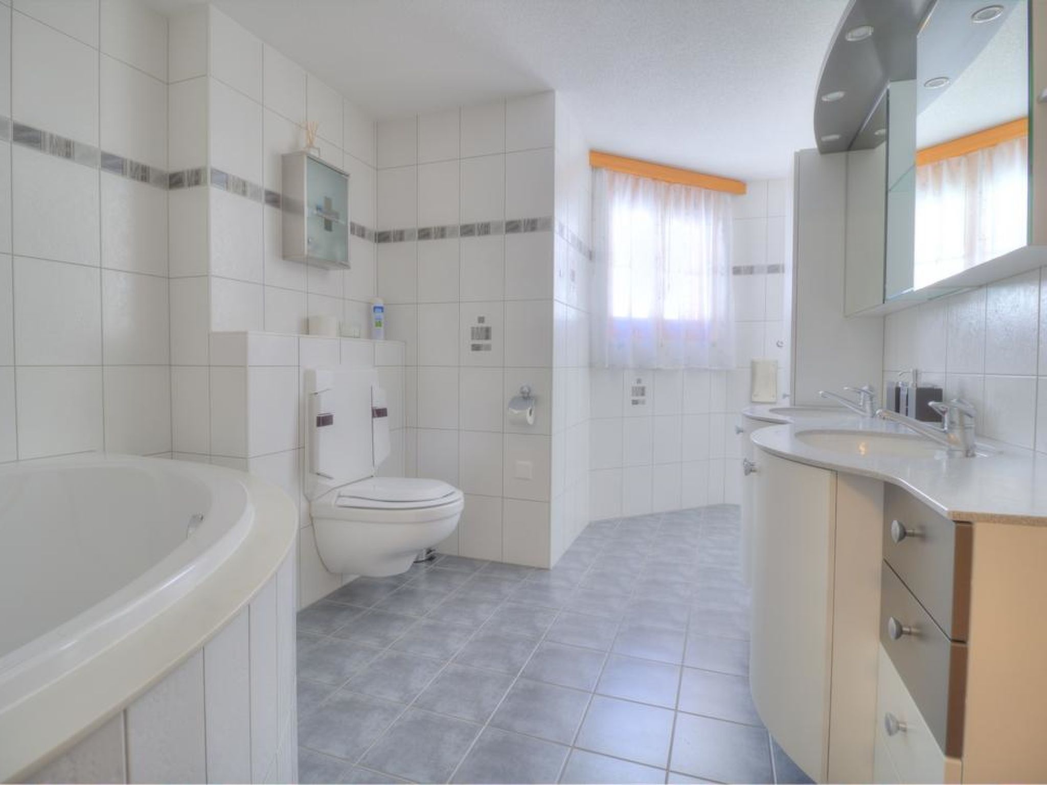 Photo of 6-Bettwohnung, Dusche und Bad, WC