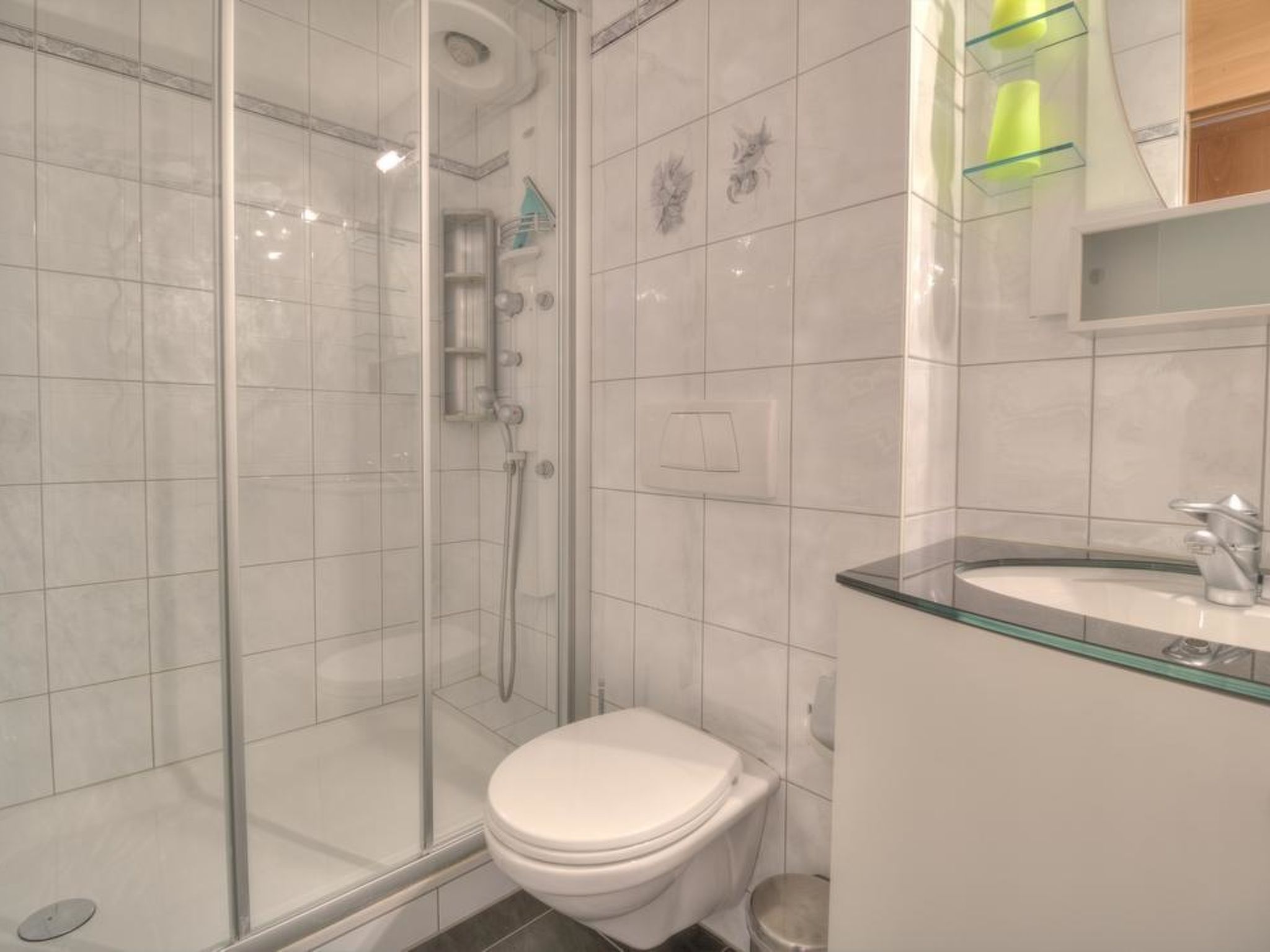 Photo of 6-Bettwohnung, Dusche und Bad, WC