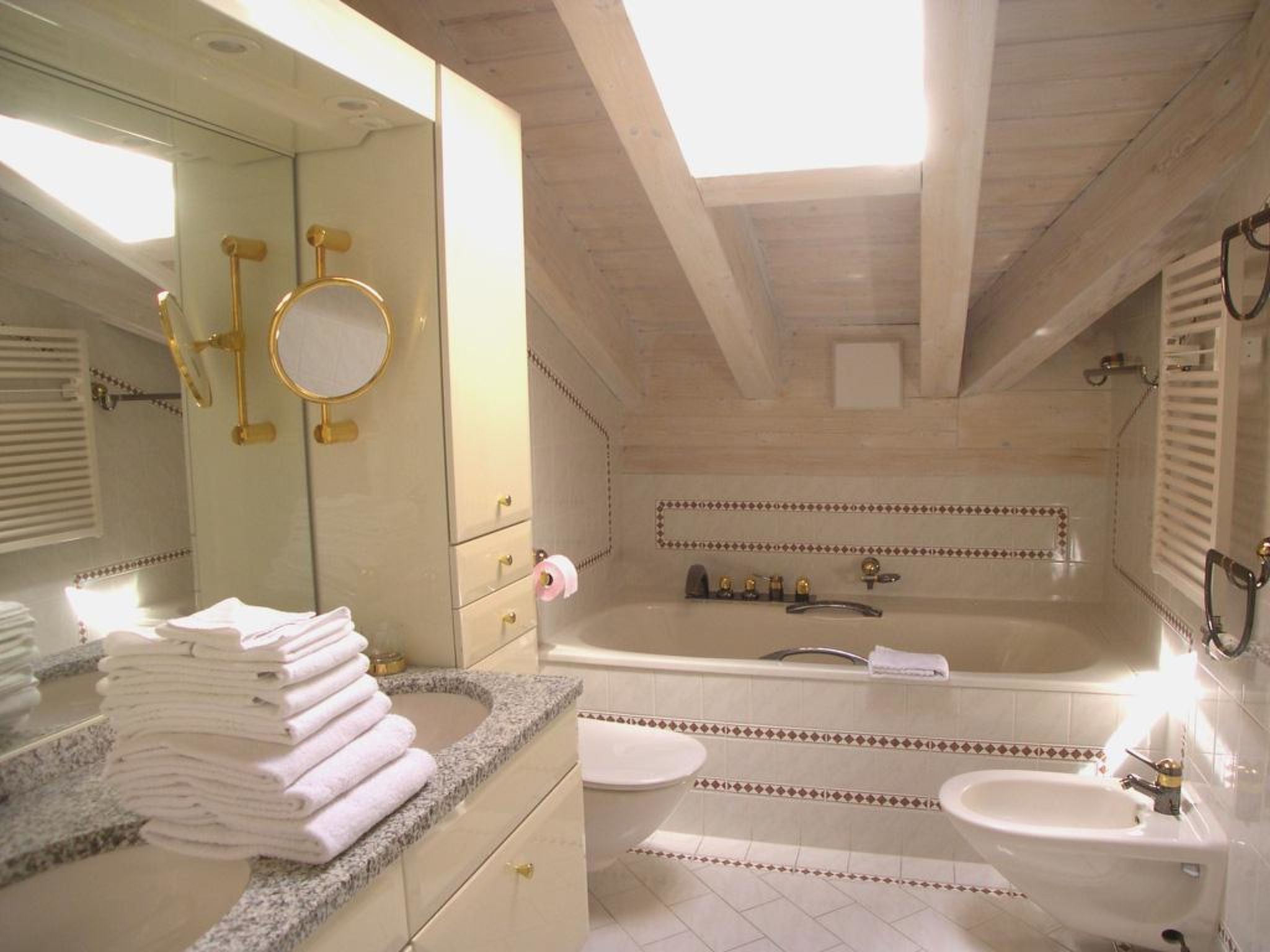 Adlerhorst Leukerbad # 6-bed apartment, Dusche oder Bad, WC - Image-tags.info