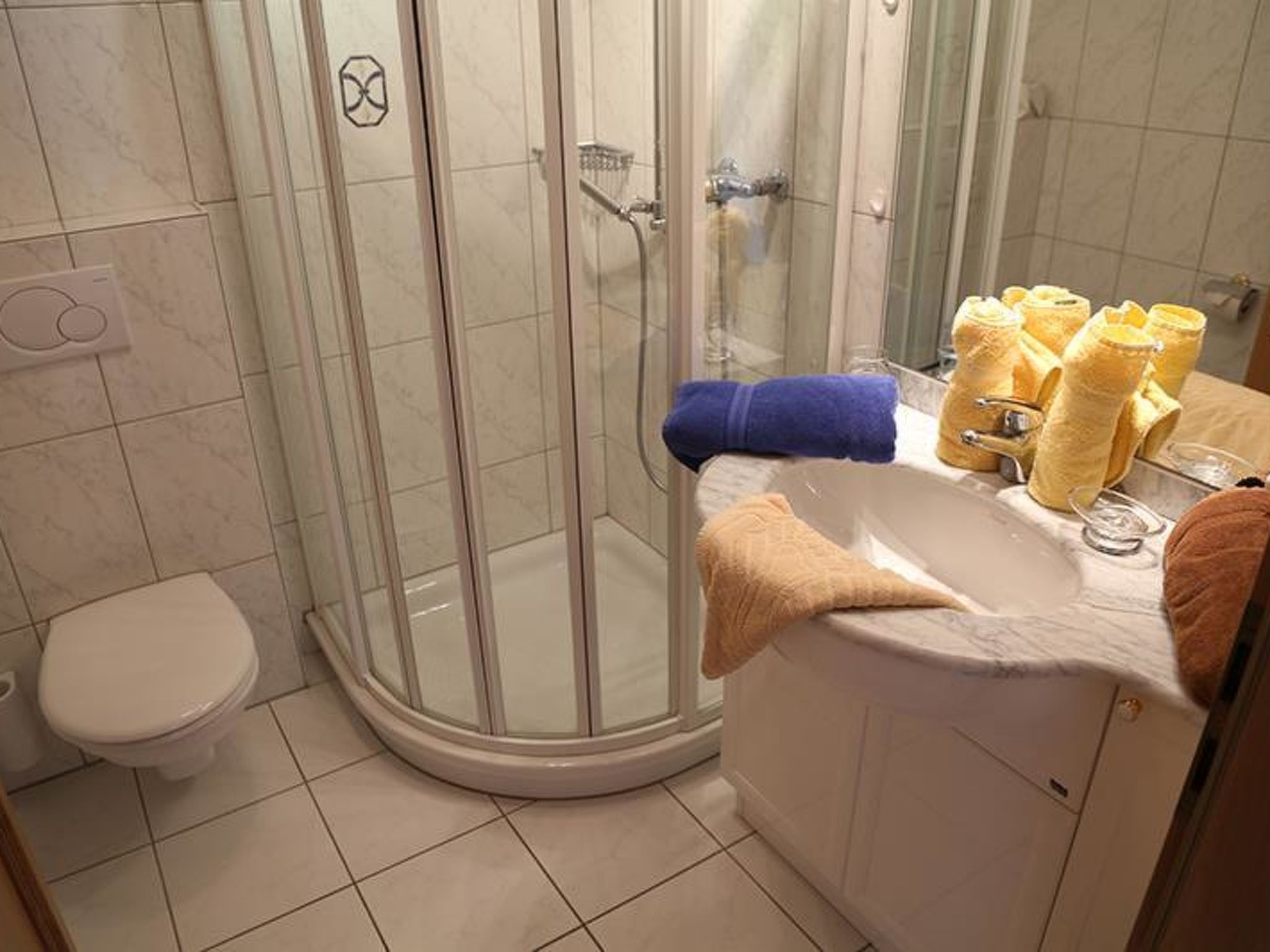 Edelweiss B 32 # 2-bed apartment, Dusche, WC 2-Bettwohnung, Dusche, WC - Binnen