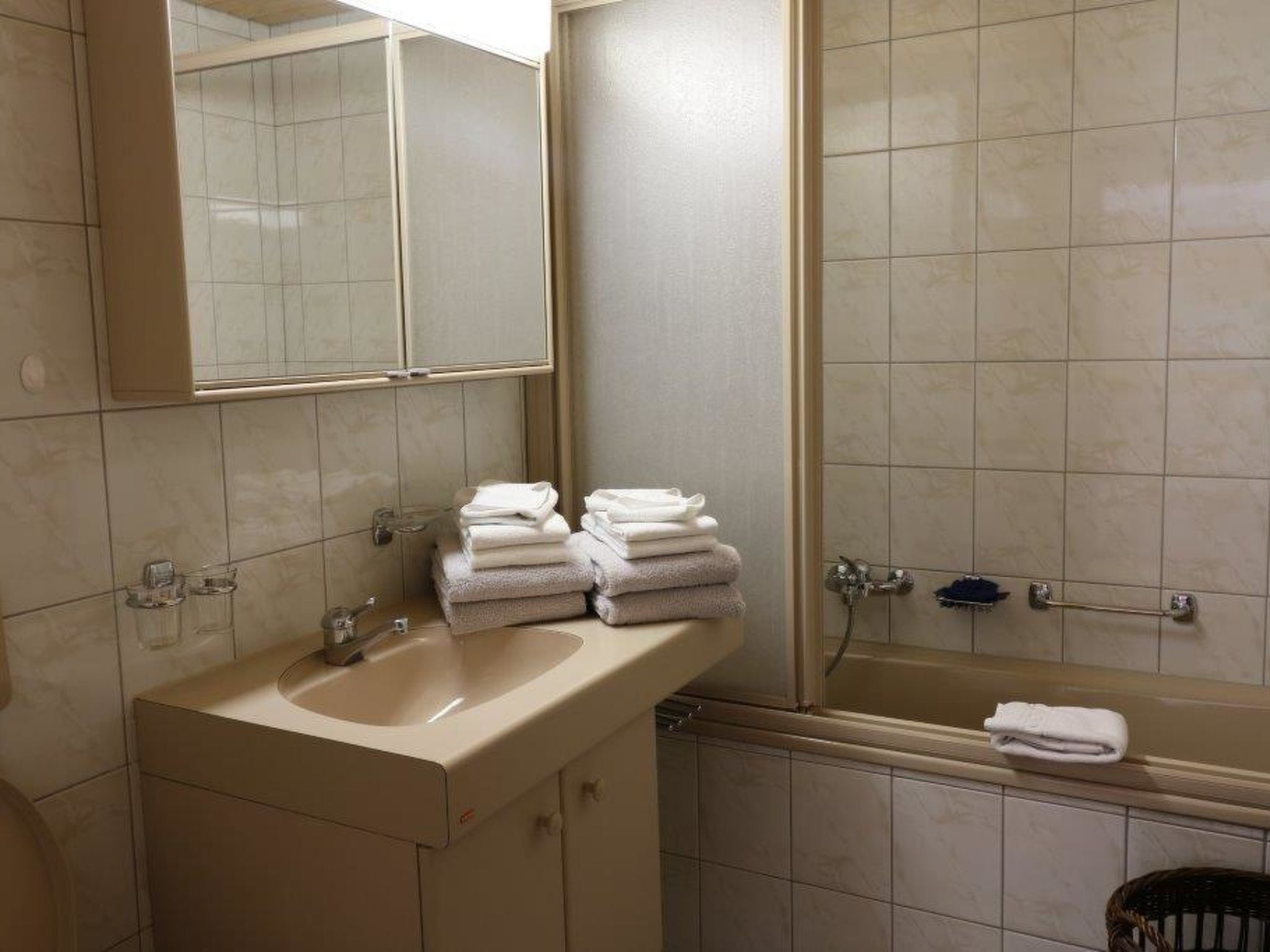 Adlerhorst Leukerbad # 4-bed apartment, Bad, WC - Image-tags.info