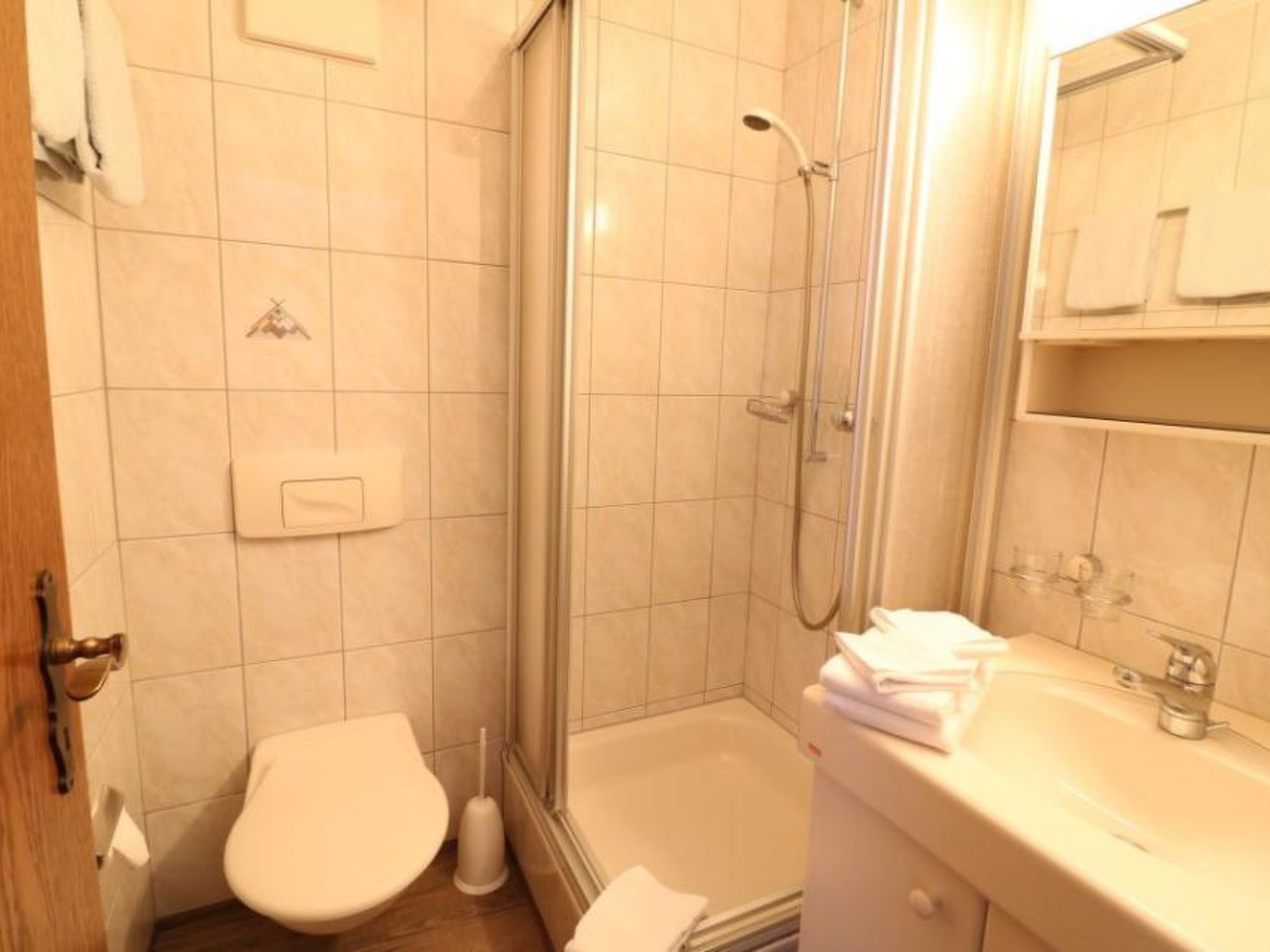 Adlerhorst Leukerbad # 2-bed apartment, Dusche, WC - Image-tags.info