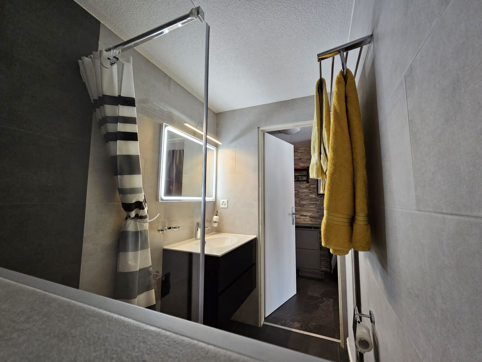 Domino 24 # 4-bed apartment, Dusche, WC 4-bed apartment, Dusche, WC - Image-tags.info