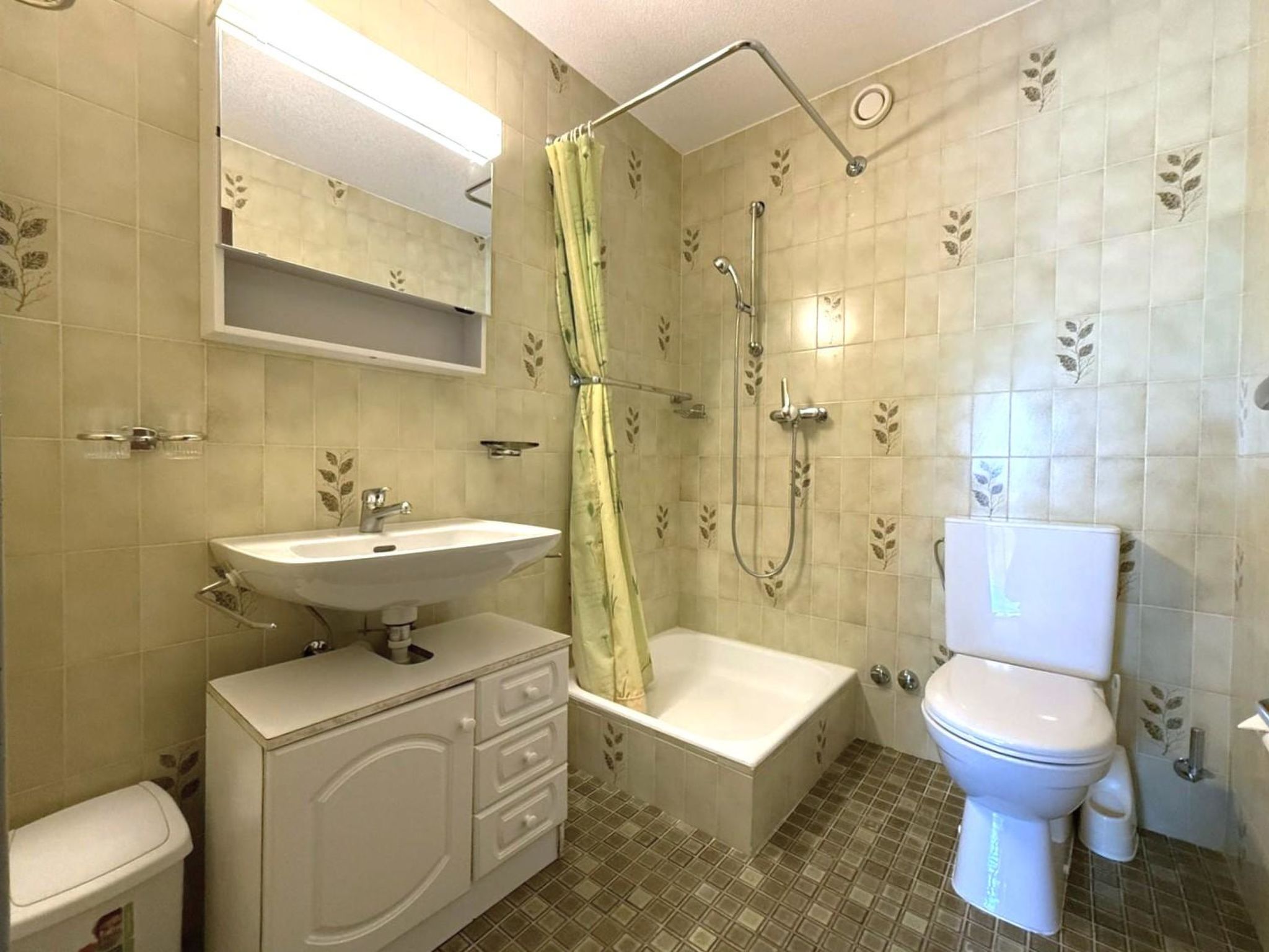 Photo of Royal 32 # 6-bed apartment, Dusche, WC 6-Bettwohnung, Dusche, WC
