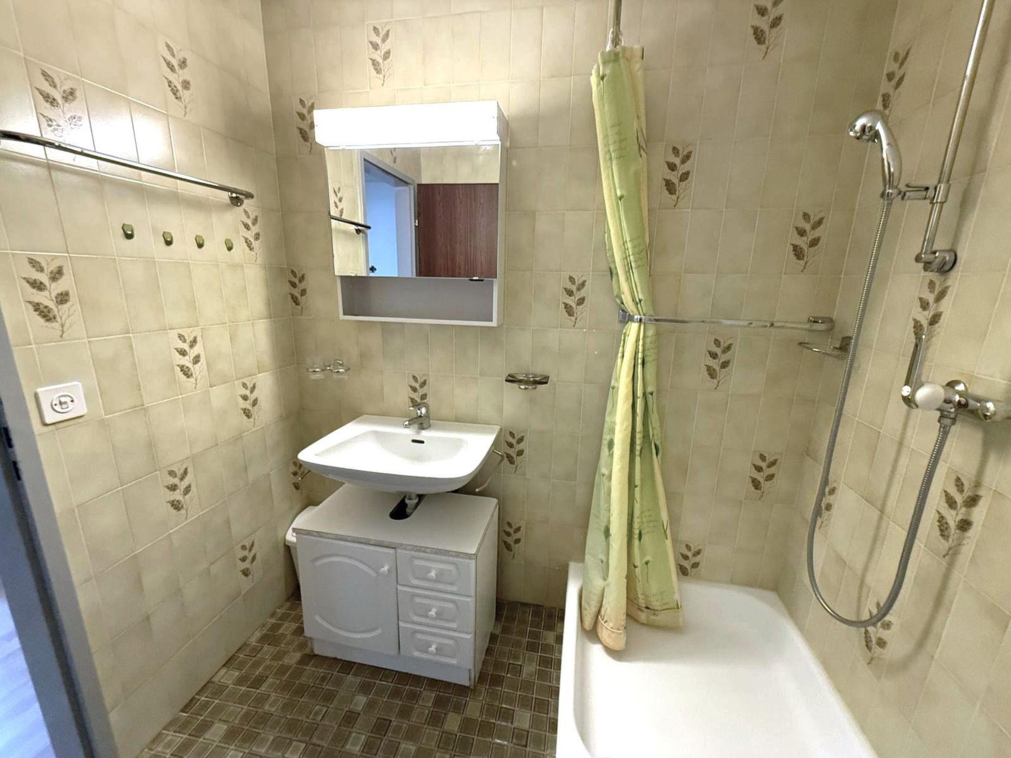 Photo of Royal 32 # 6-bed apartment, Dusche, WC 6-Bettwohnung, Dusche, WC