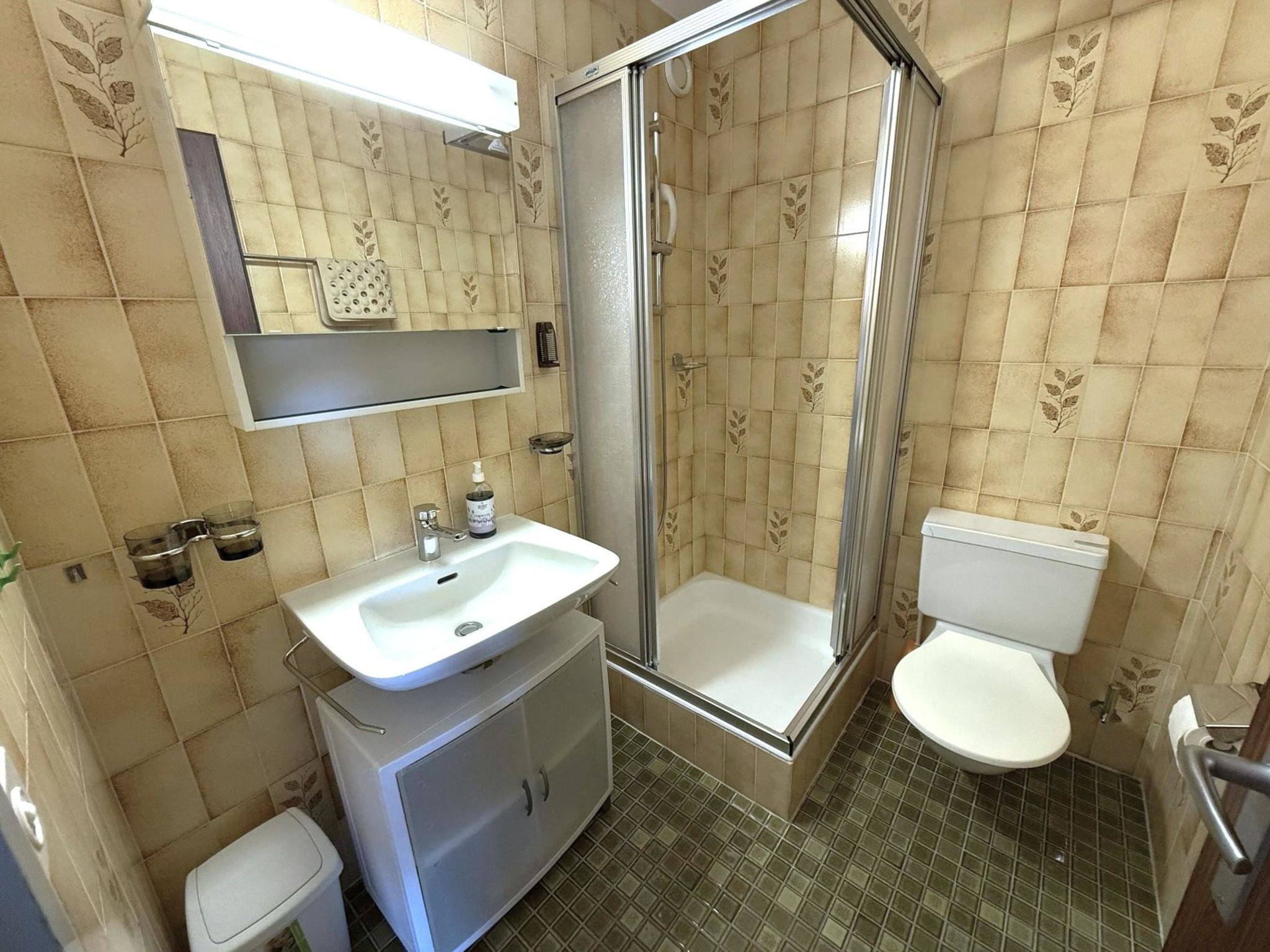 Photo of Royal 32 # 6-bed apartment, Dusche, WC 6-Bettwohnung, Dusche, WC