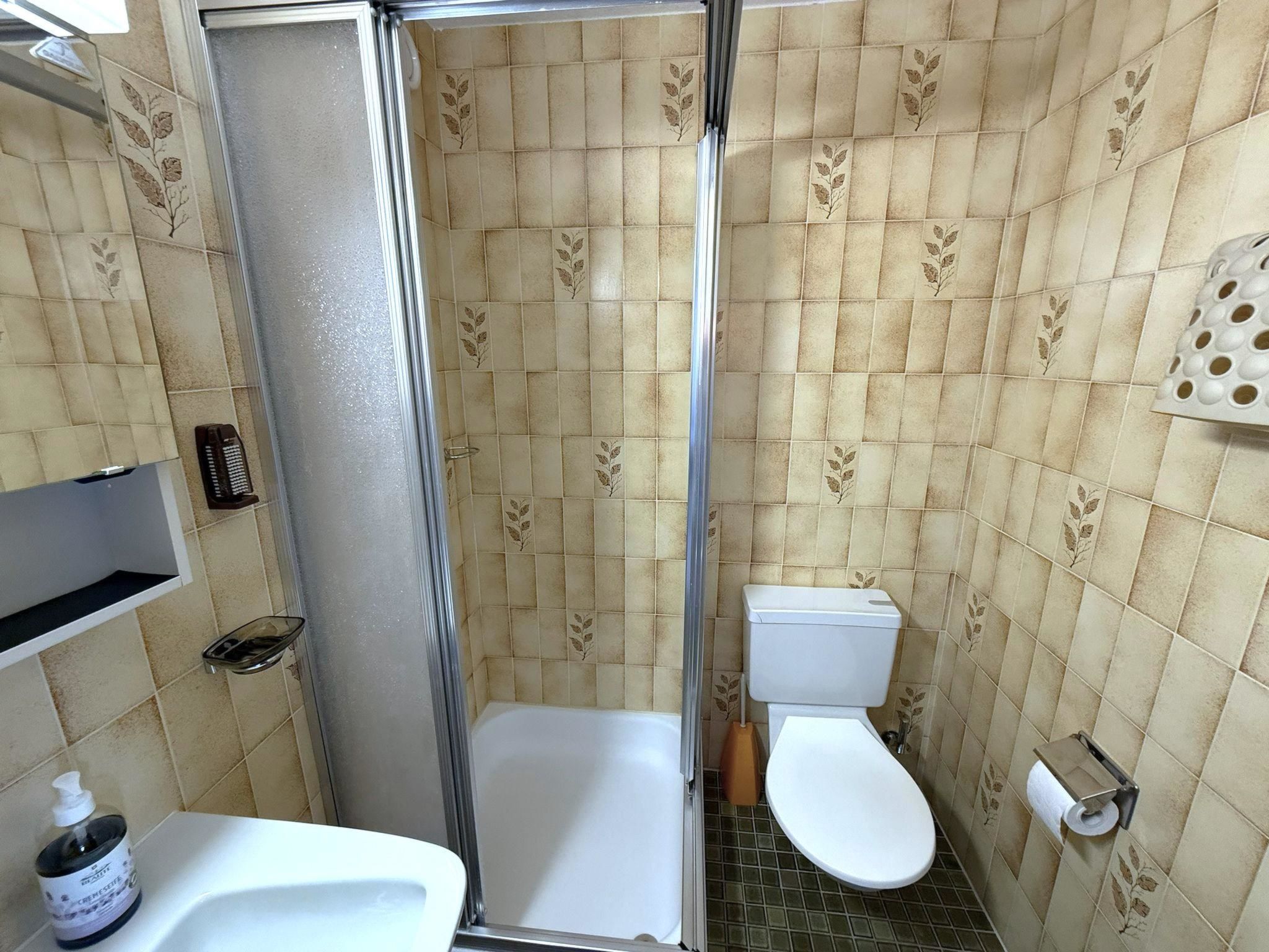 Photo of Royal 32 # 6-bed apartment, Dusche, WC 6-Bettwohnung, Dusche, WC