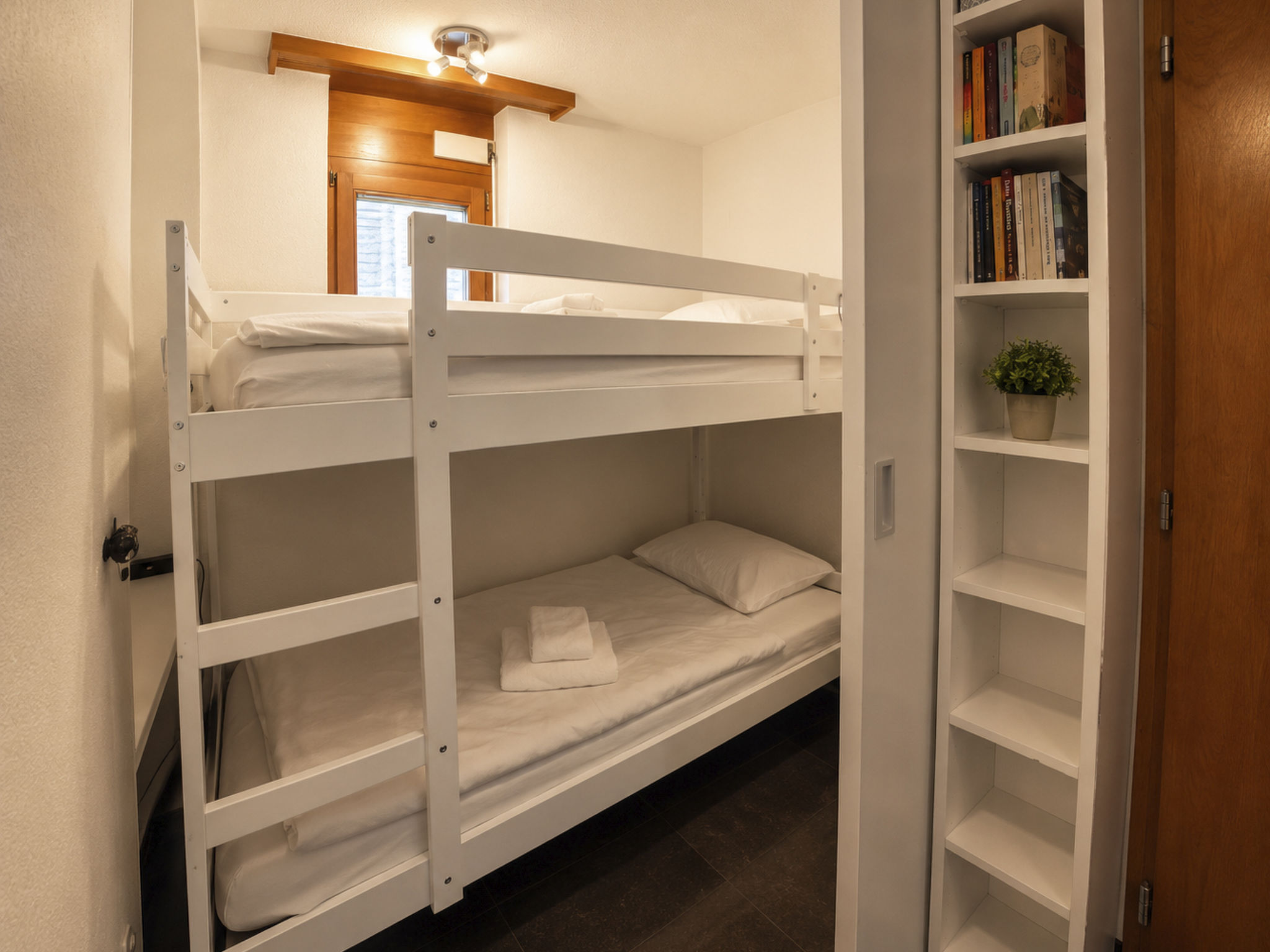 Residenz Christina Leukerbad # 5-bed apartment, Dusche, WC - Image-tags.info
