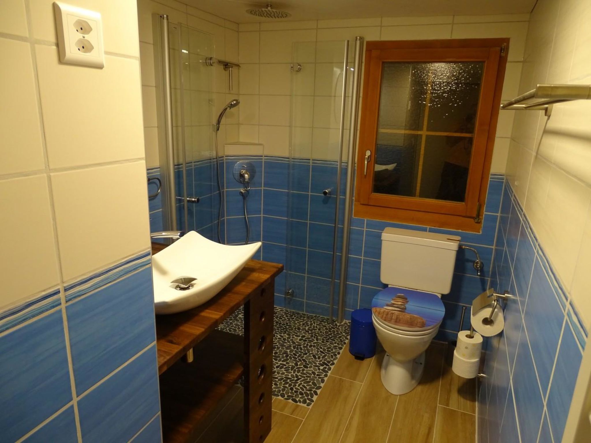 Chalet Kondore 1 # 5-bed apartment, Dusche, WC 5-Bettwohnung, Dusche, WC - Image-tags.info