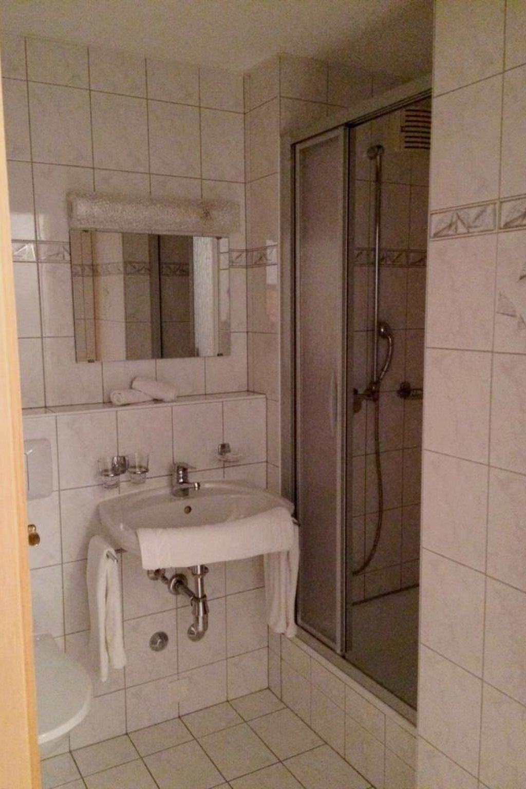 Photo of Les Naturelles B 106 # 5-bed apartment, Dusche und Bad, WC