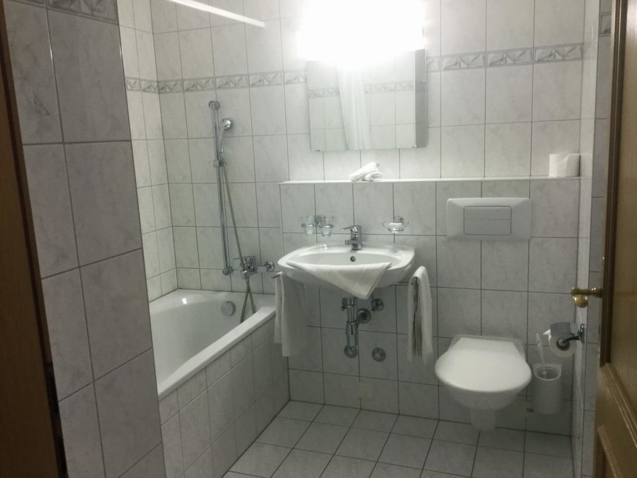 Photo of Les Naturelles B 106 # 5-bed apartment, Dusche und Bad, WC