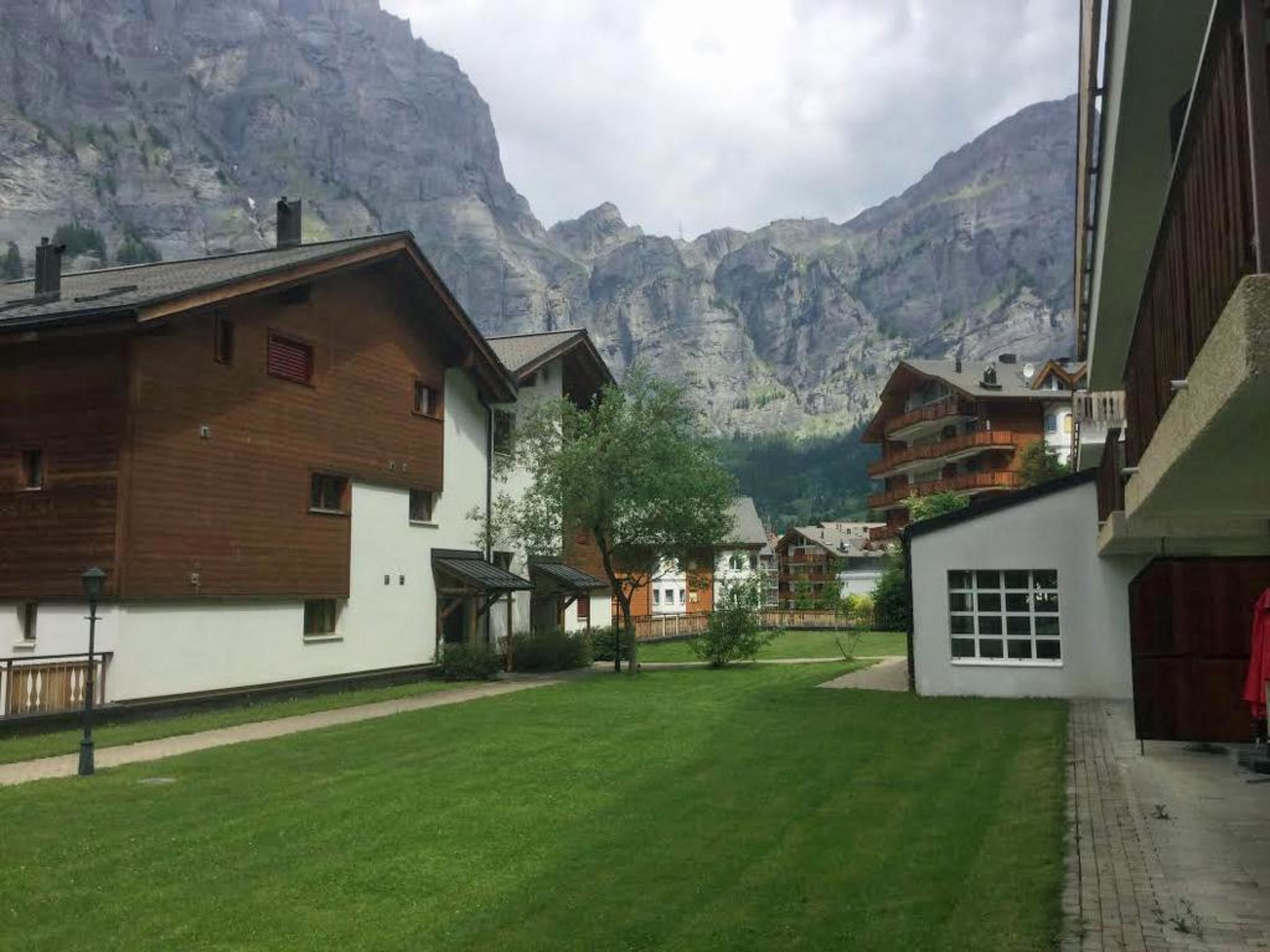 Photo of Les Naturelles B 106 # 5-bed apartment, Dusche und Bad, WC