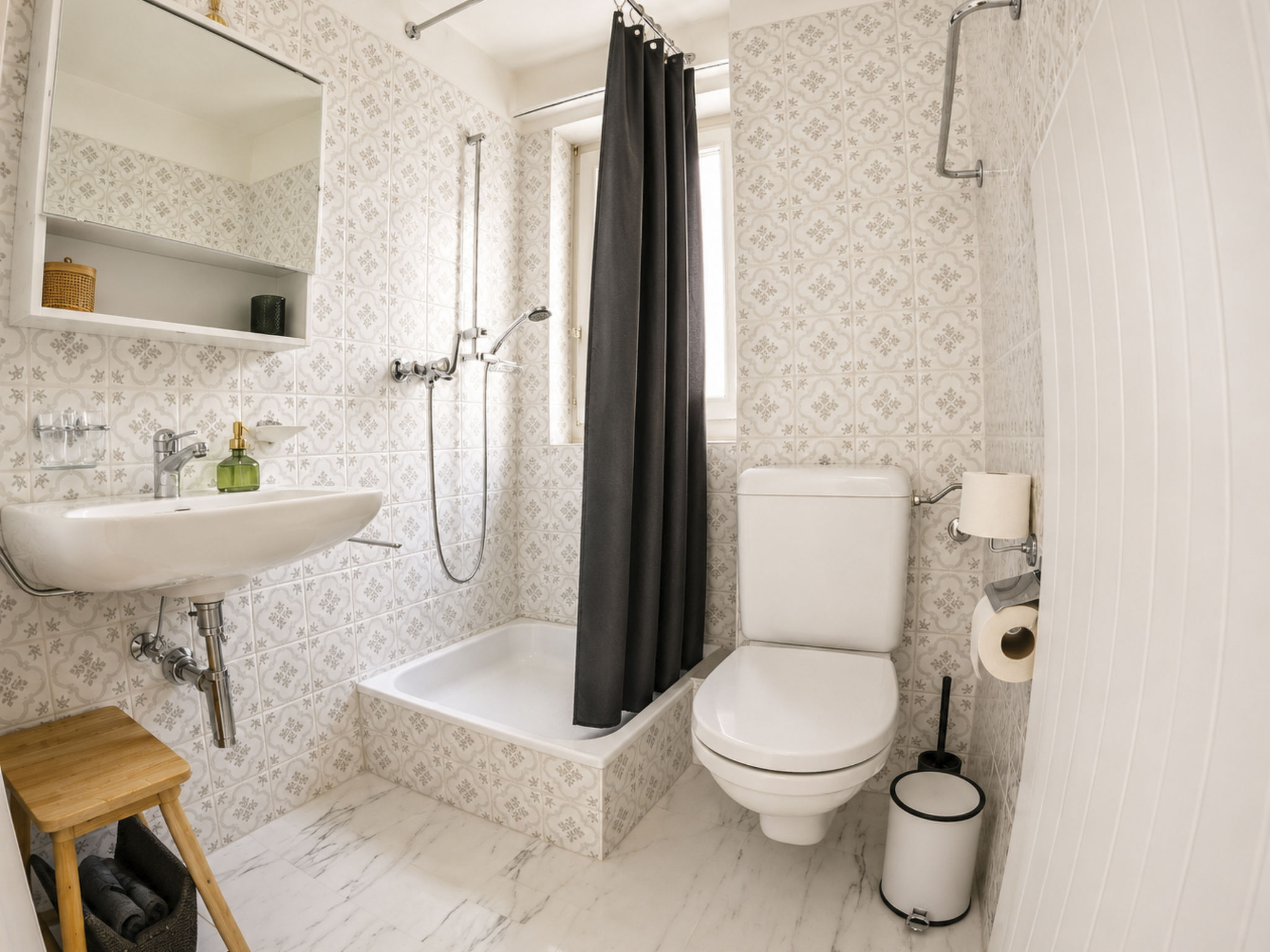 Majesta Leukerbad # 2-bed apartment, Dusche, WC - Inside
