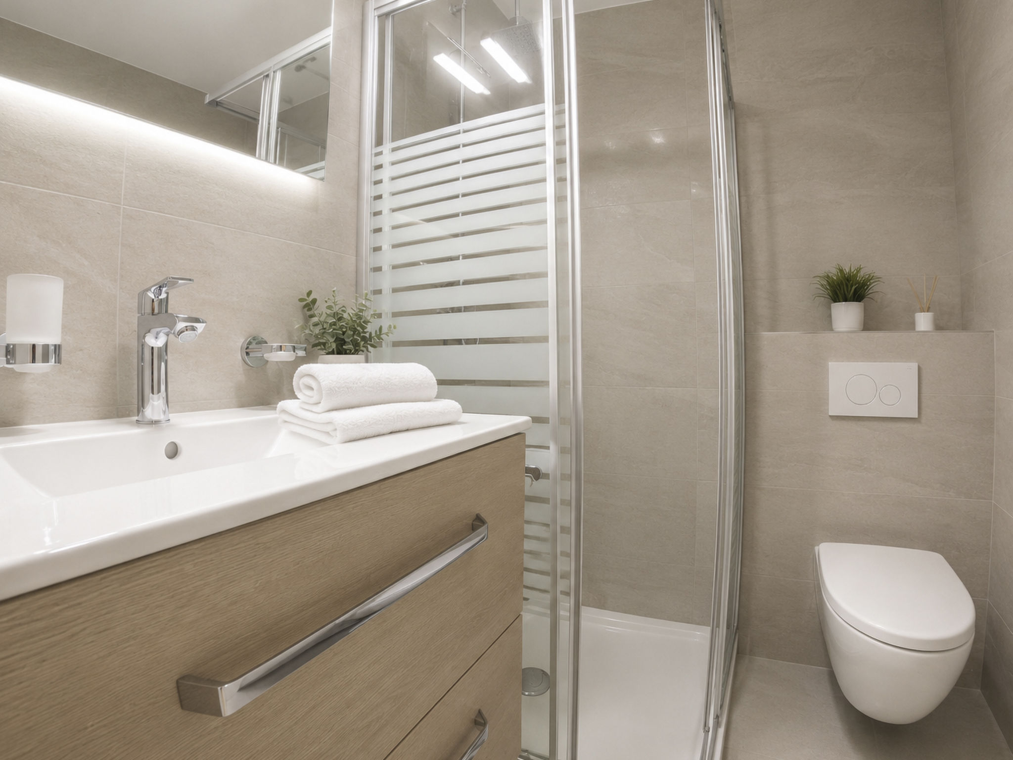 Majesta Leukerbad # 3-bed apartment, Dusche, WC - Inside