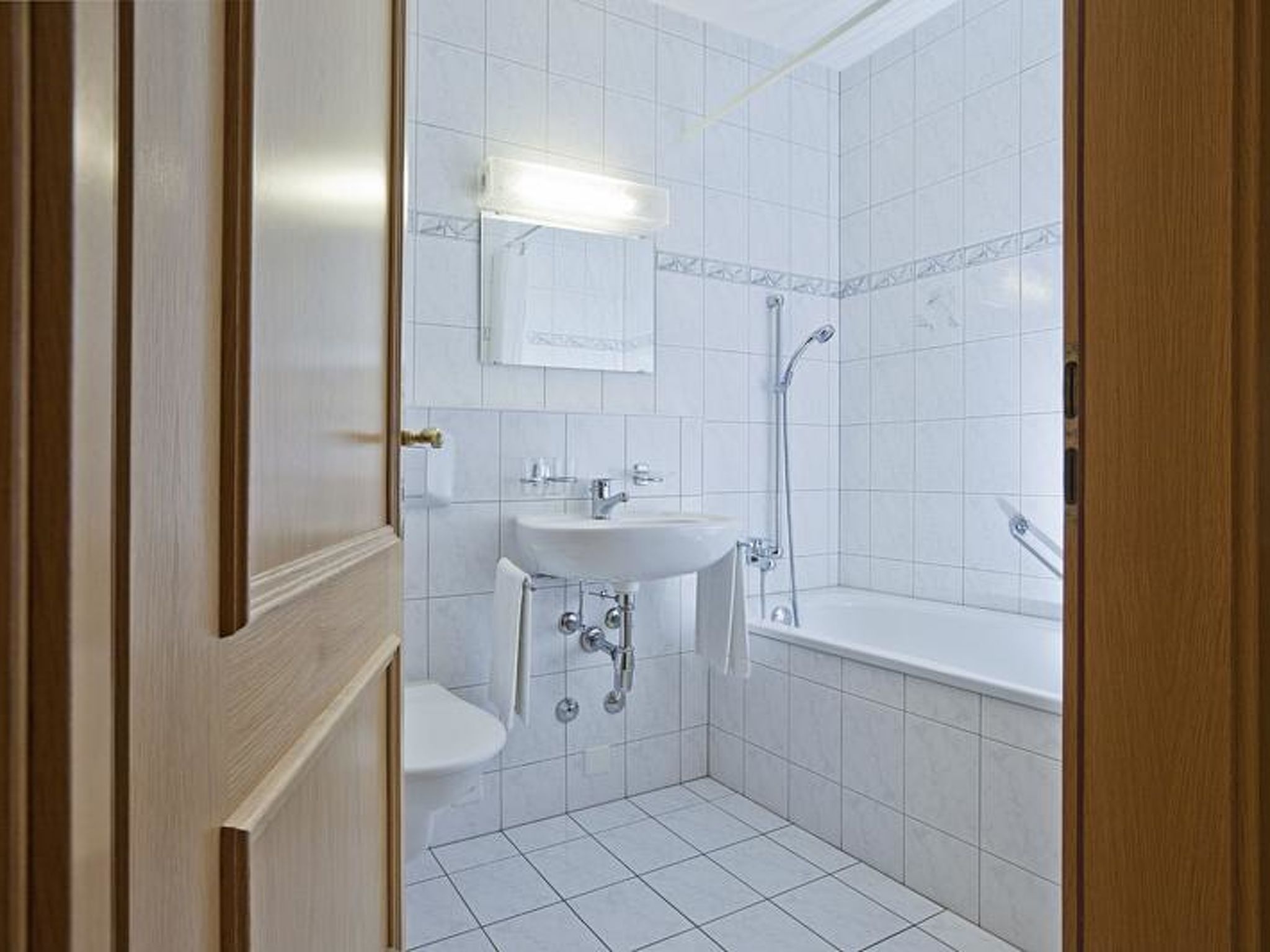 Photo of Les Naturelles B 306 # 6-bed apartment, Dusche und Bad, WC
