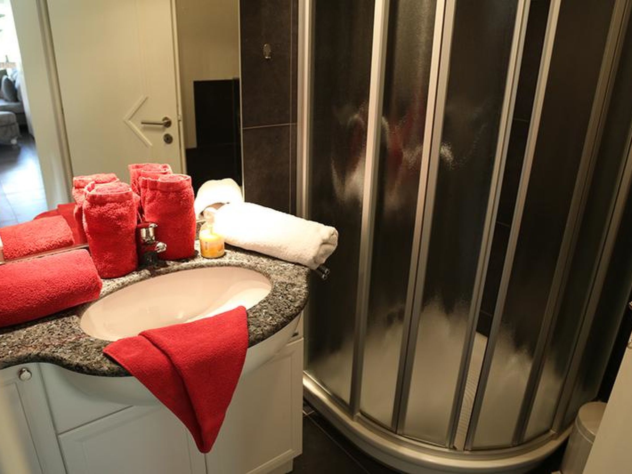 Edelweiss D 11 # 4-bed apartment, Dusche, WC 4-Bettwohnung, Dusche, WC - Image-tags.info