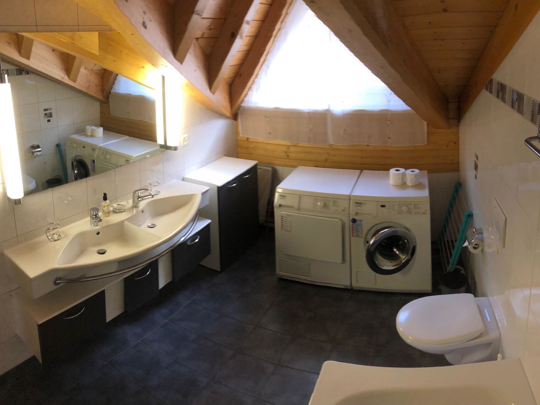 Edelweiss B 42 # 6-bed apartment, Dusche und Bad, WC - Binnen
