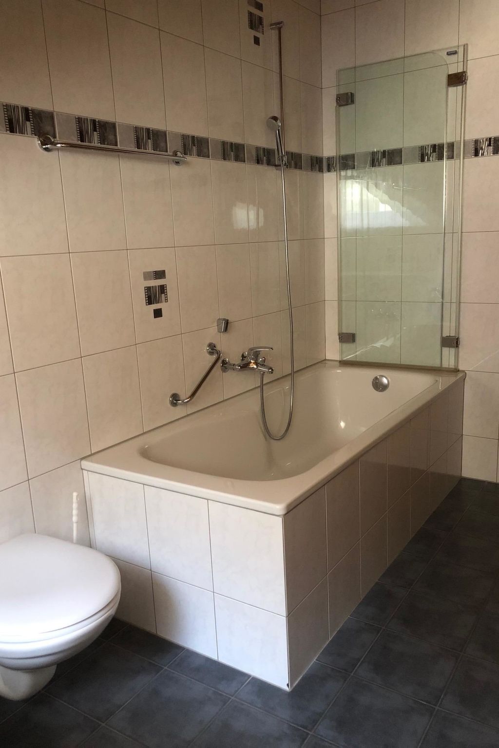 Edelweiss B 42 # 6-bed apartment, Dusche und Bad, WC - Binnen