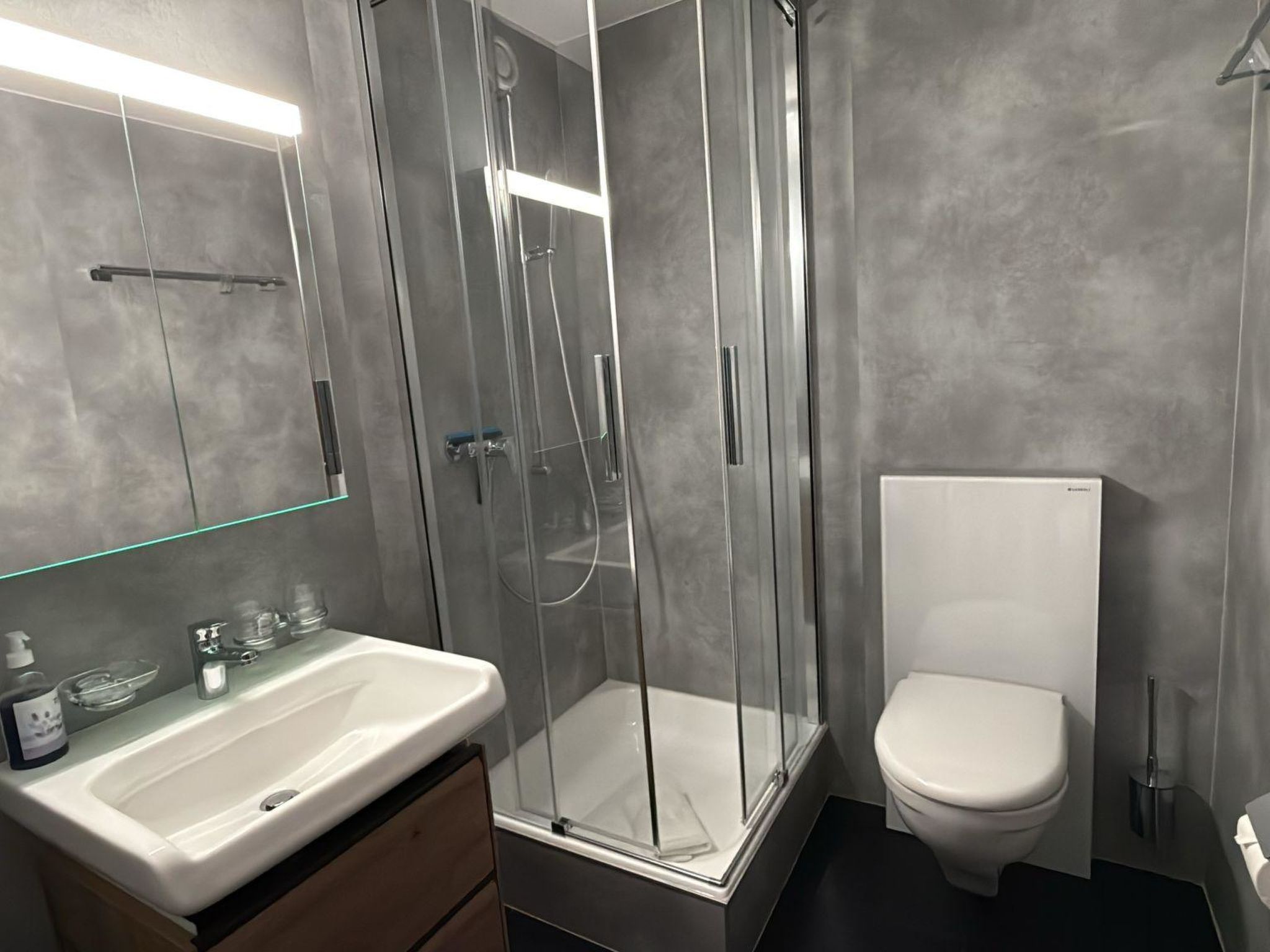 Royal 41 # 4-bed apartment, Dusche, WC 4-Bettwohnung, Dusche, WC - Image-tags.info