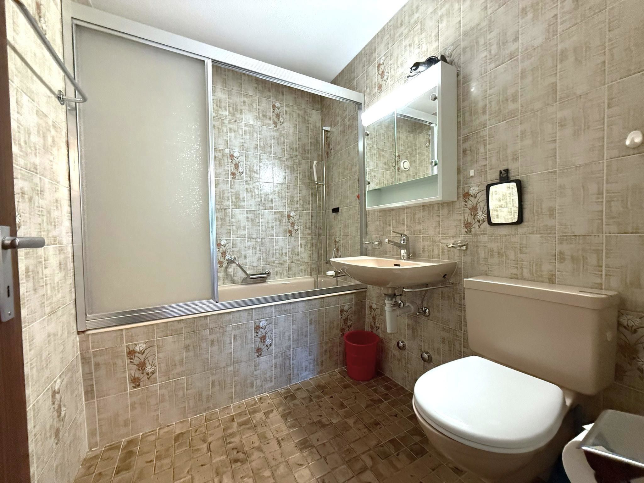 Royal 51 # 4-bed apartment, Bad, WC 4-Bettwohnung, Bad, WC - Drinnen