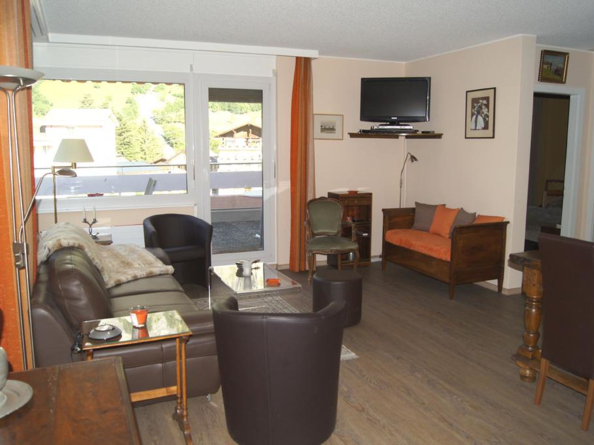 Mayenzett 41 # 4-bed apartment, Bad, WC 4-Bettwohnung, Bad, WC