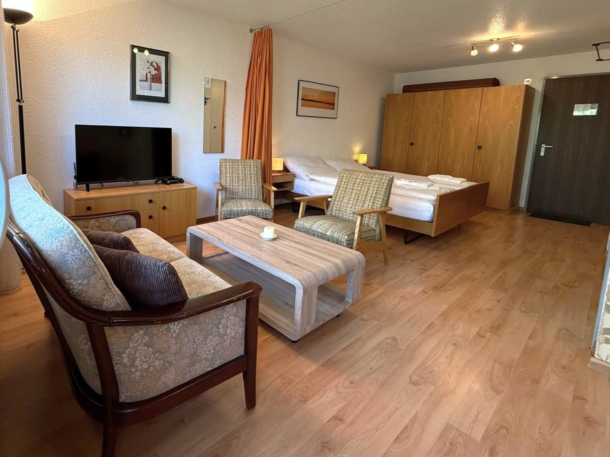 Royal 33 # 2-bed apartment, Dusche, WC 2-Bettwohnung, Dusche, WC - Image-tags.info