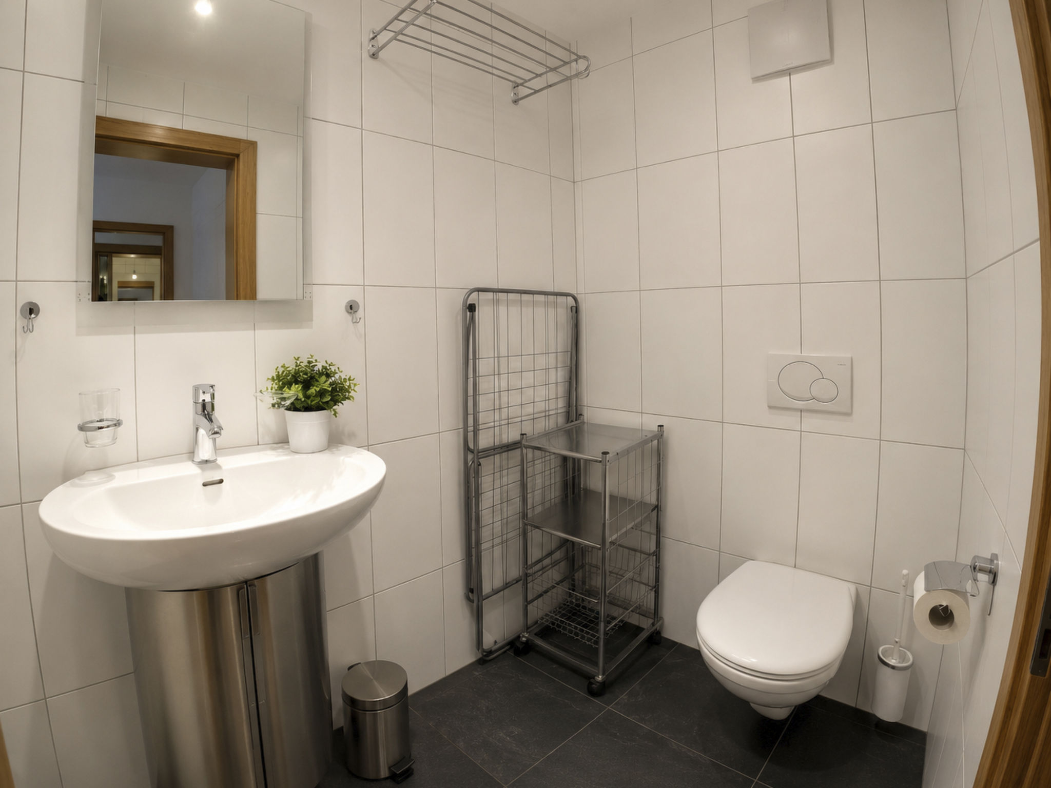 Residenz Edelweiss Leukerbad # 3-bed apartment, Dusche, WC - Image-tags.info