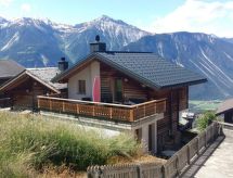 Zonnig chalet in Albinen met panoramisch uitzicht op het Rhônedal - thumbnail 1